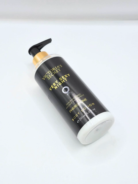 Victoria's Secret "Very Sexy Night" parfyumlangan va feromonli tana losyoni, 250 ml