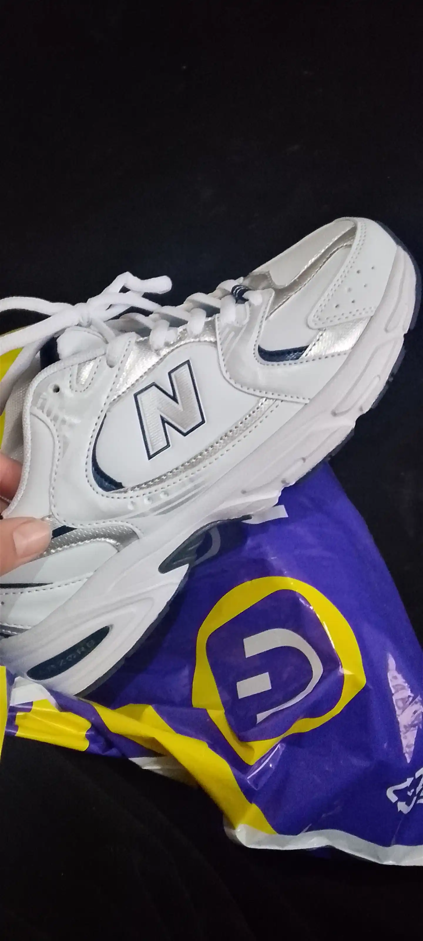 Ayollar va qizlar uchun krossovkalar New Balance 530 kuz uchun
