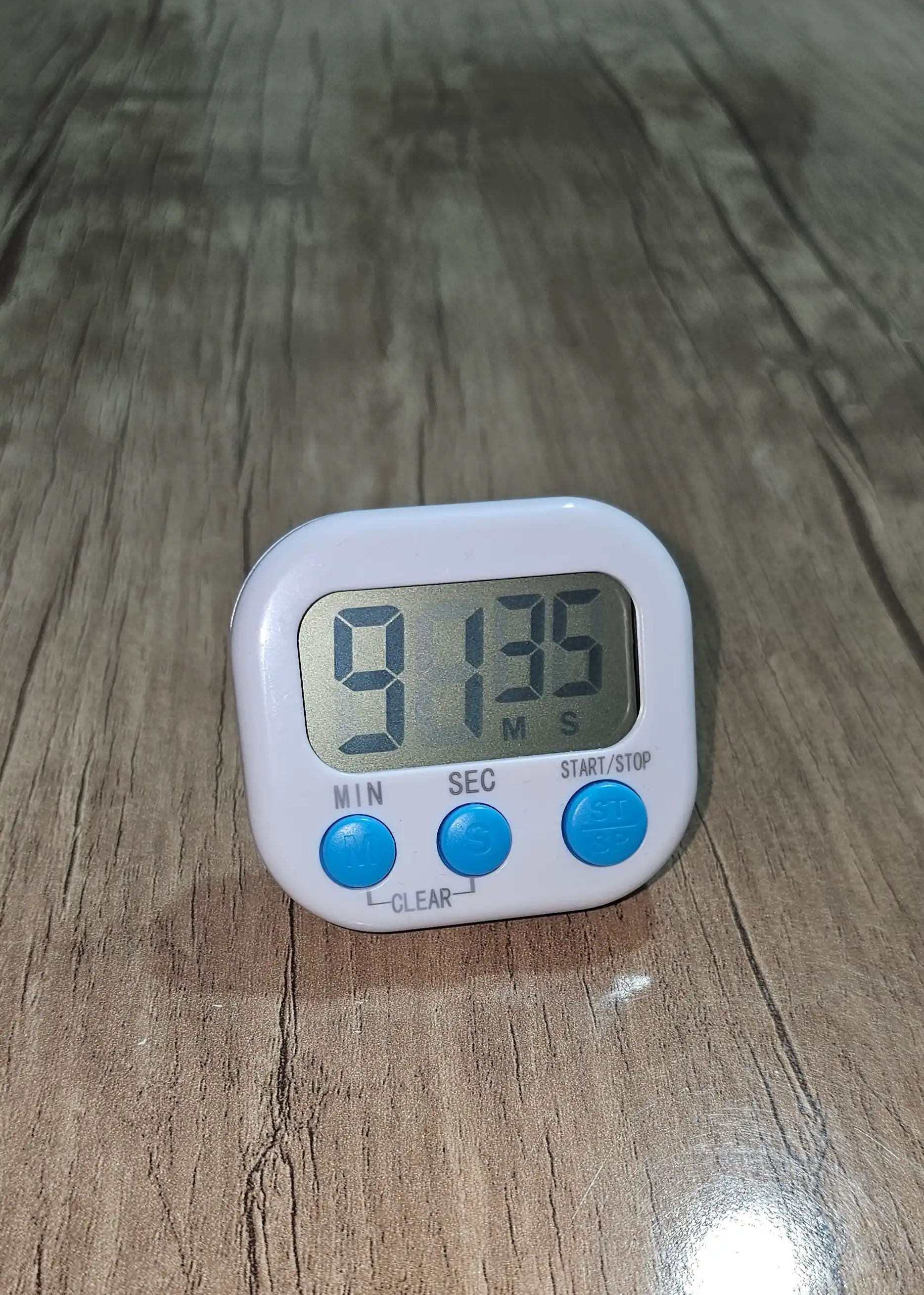 Magnitdagi elektron oshxona taymer, baland ovozli signal, tuxum qaynatish uchun