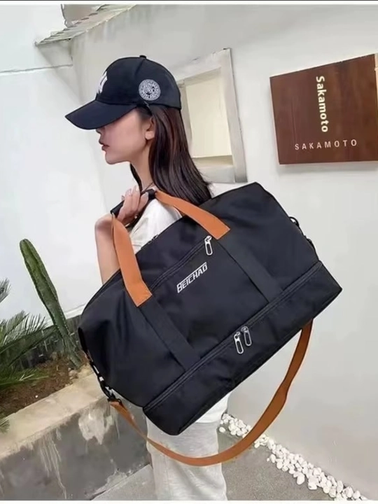 Sayohat sumkasi, sport uchun, poyabzal uchun bo'linma bilan