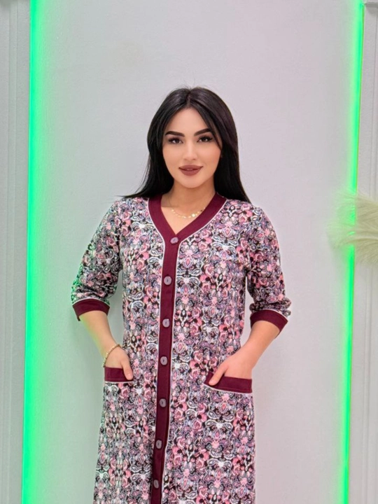 Ayollar uchun zamonaviy tugmali xalat / uy libosi