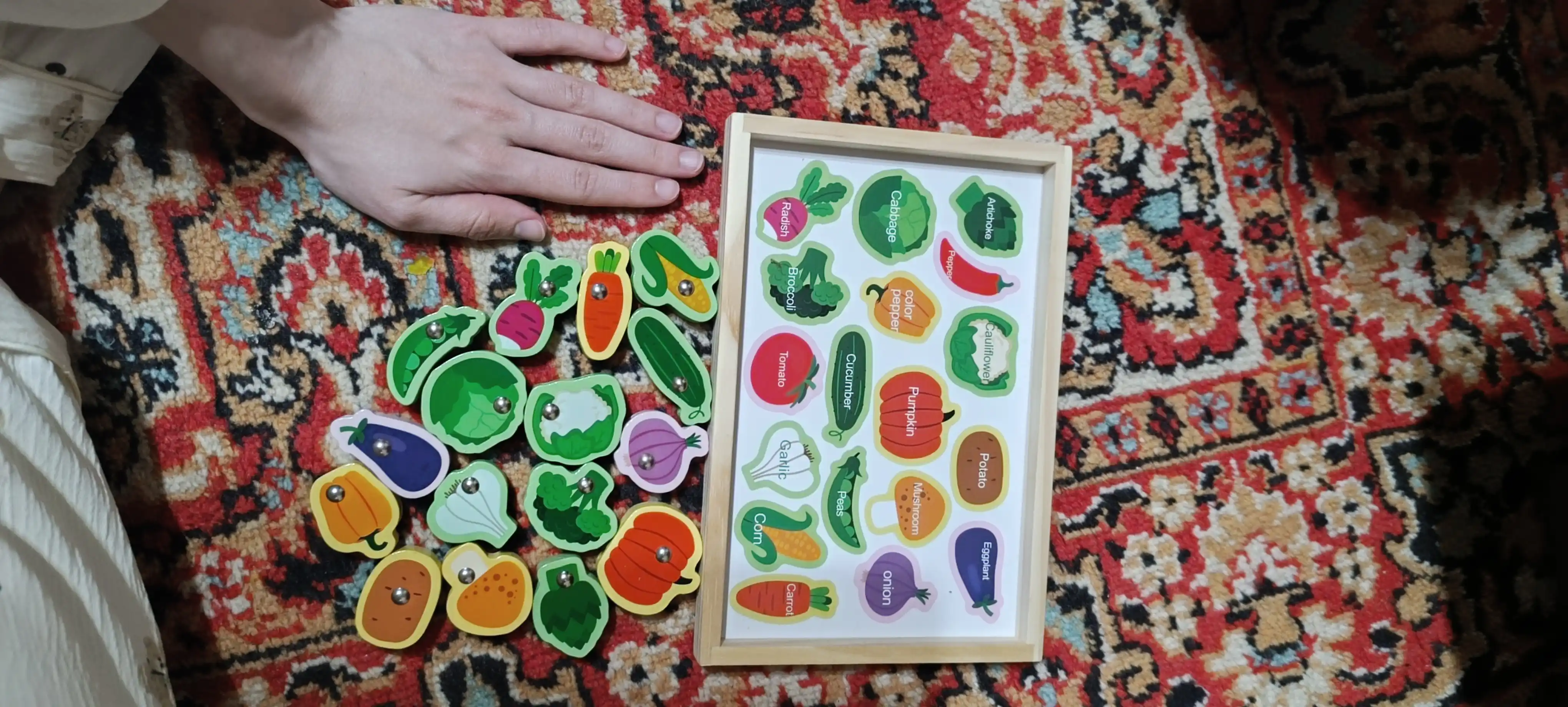 Yog'ochli baliq ovi o'yini, Montessori uslubidagi to'plam «Hayvonlar va Mevalar»