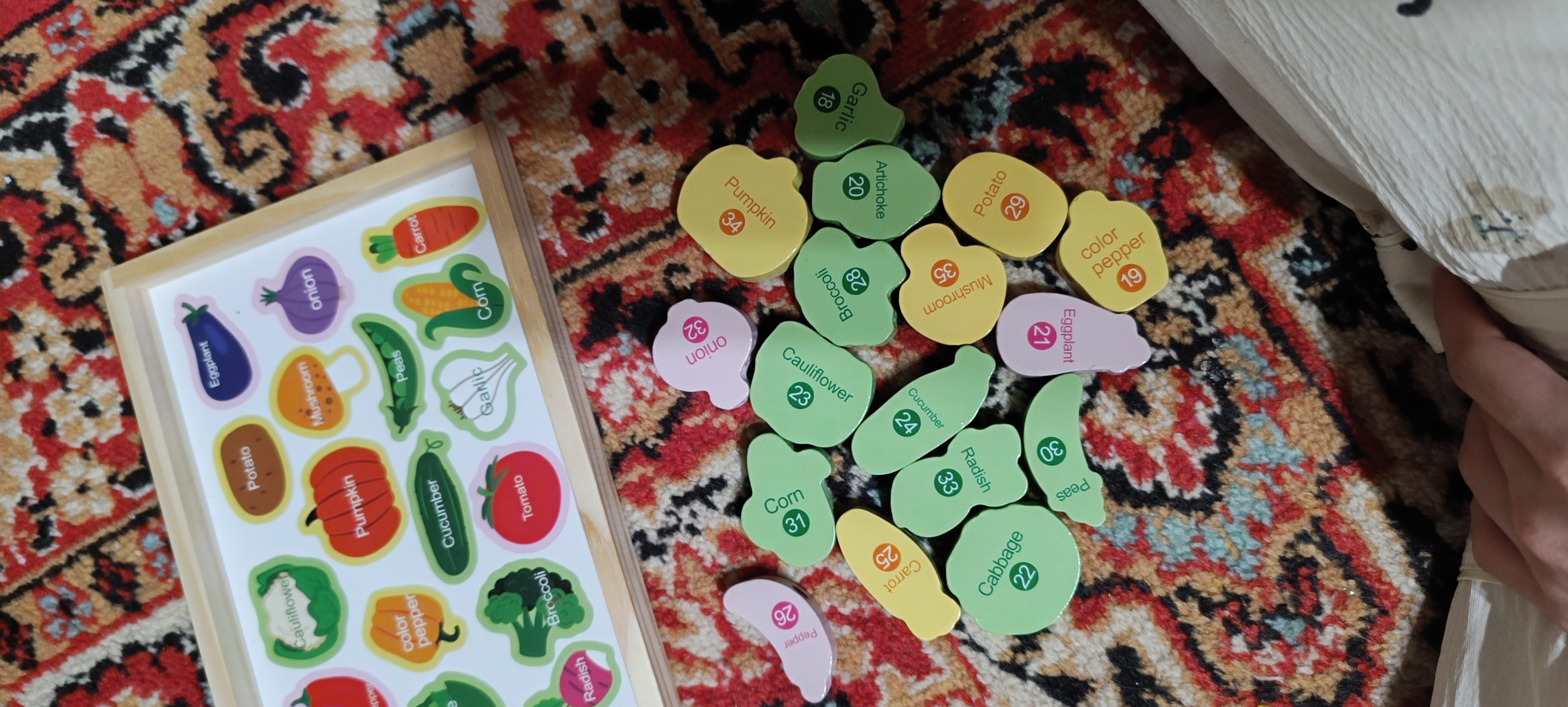 Yog'ochli baliq ovi o'yini, Montessori uslubidagi to'plam «Hayvonlar va Mevalar»