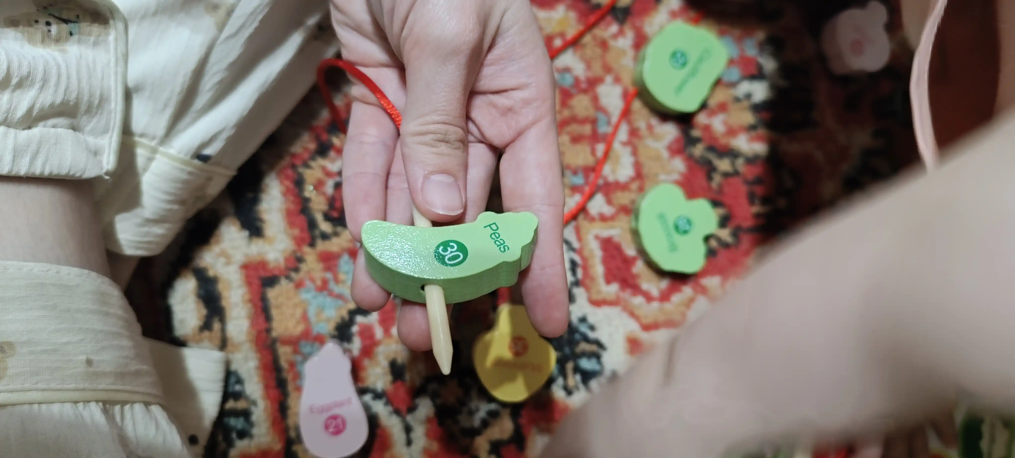 Yog'ochli baliq ovi o'yini, Montessori uslubidagi to'plam «Hayvonlar va Mevalar»
