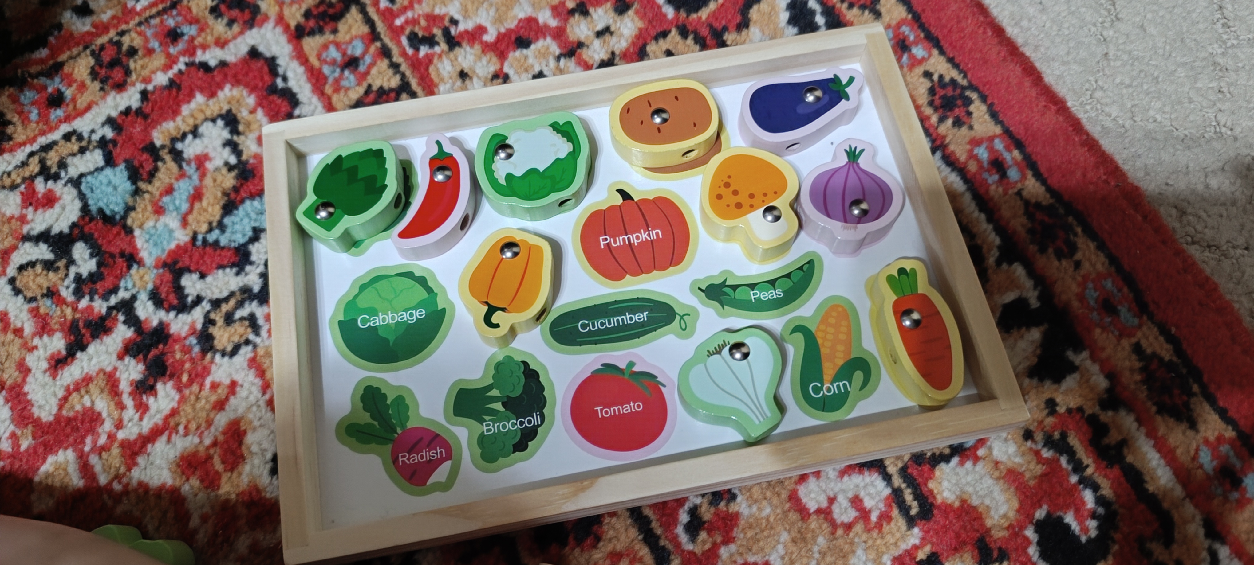 Yog'ochli baliq ovi o'yini, Montessori uslubidagi to'plam «Hayvonlar va Mevalar»