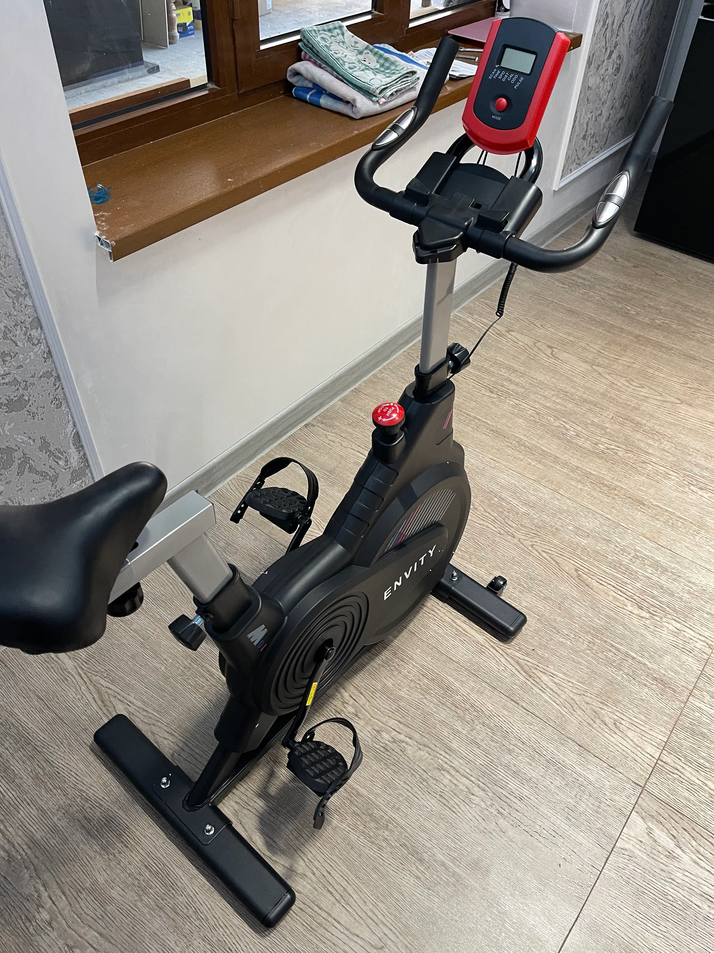 Velotrenajyor EN1618 Spin Bike, 7 kg maxovik, maksimal vazni 130 kg