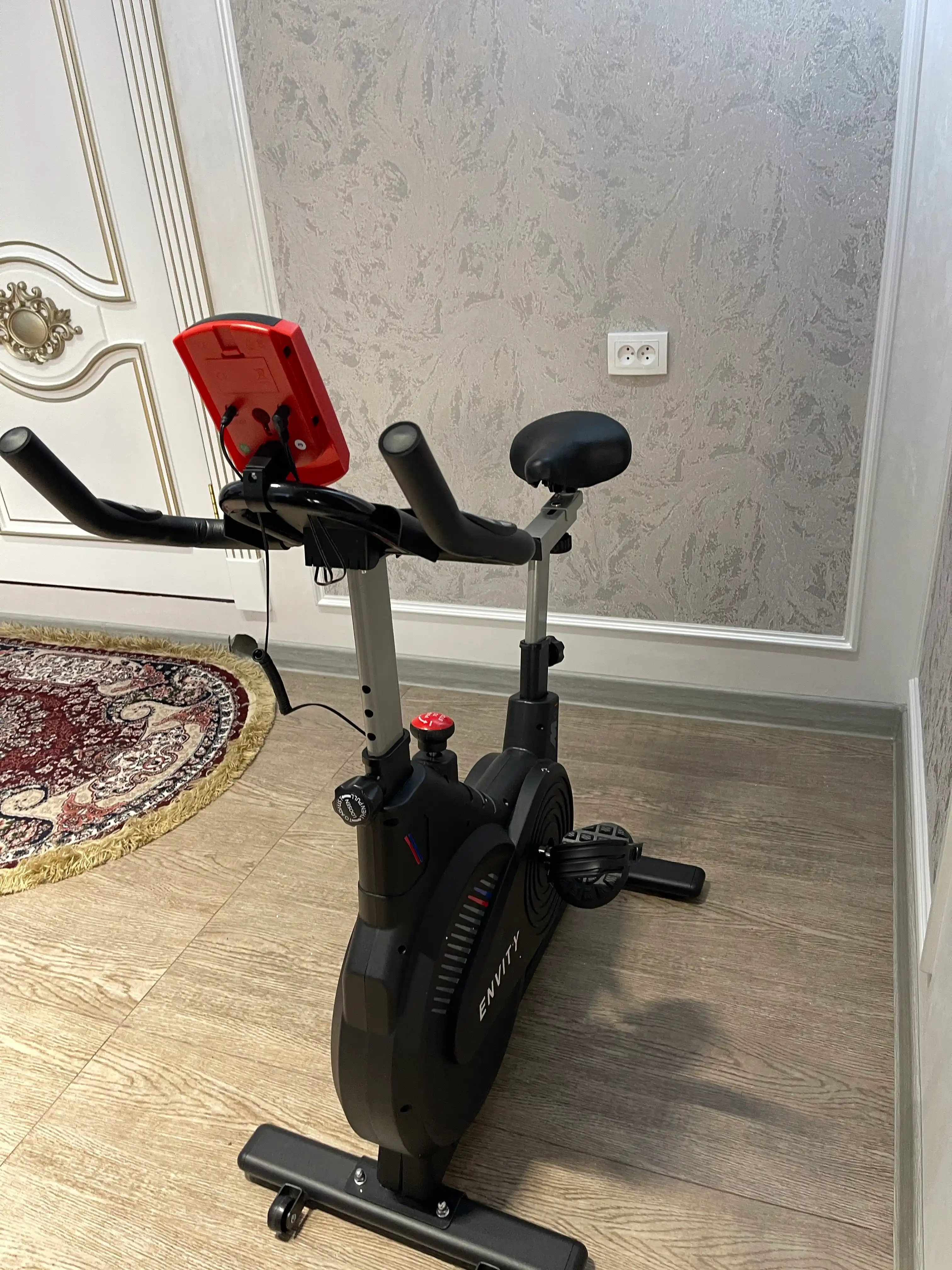 Velotrenajyor EN1618 Spin Bike, 7 kg maxovik, maksimal vazni 130 kg
