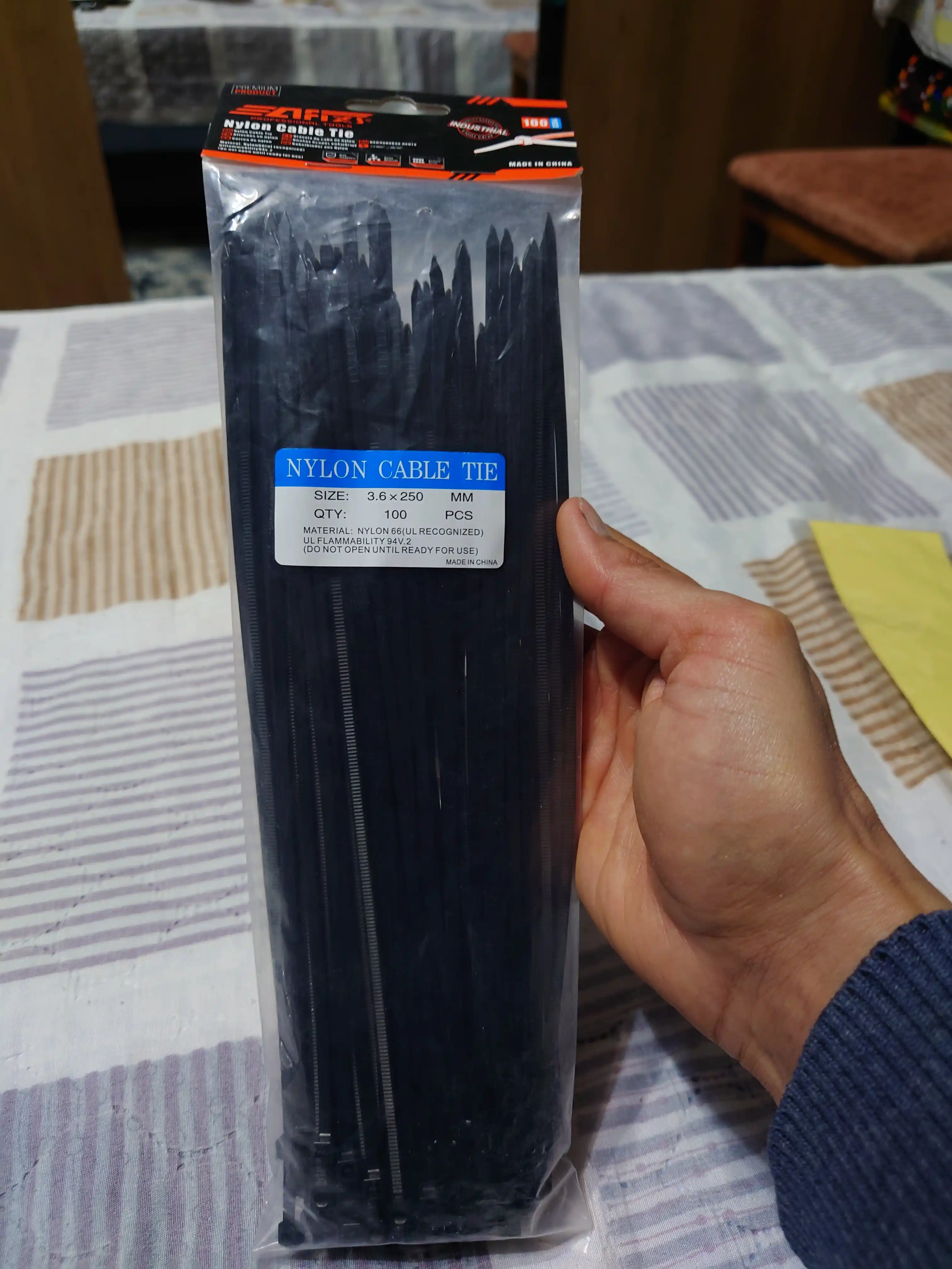 Plastik neylon xomutlar, paketda 100 dona, tortqichlar