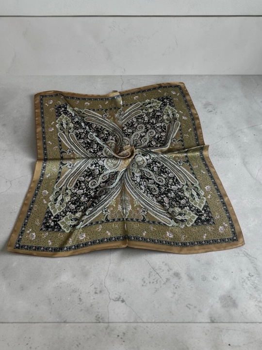 Ayollar bandanasi, ro‘mol yumshoq, yoqimli atlasdan tayyorlangan, Xitoy, o‘lchami 67x67 sm