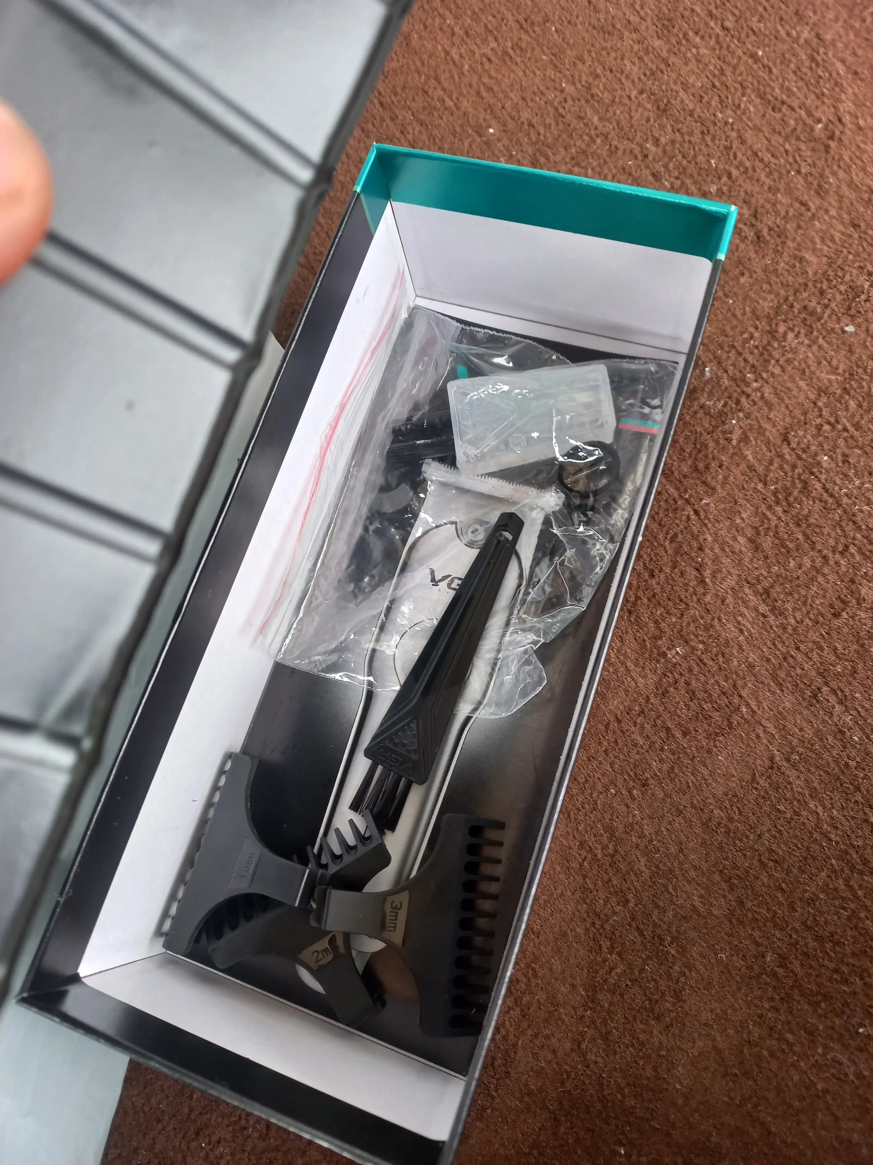 Soqol, mo‘ylov va soch uchun simsiz VGR V-055, 071, 075, 999, 933 trimmer