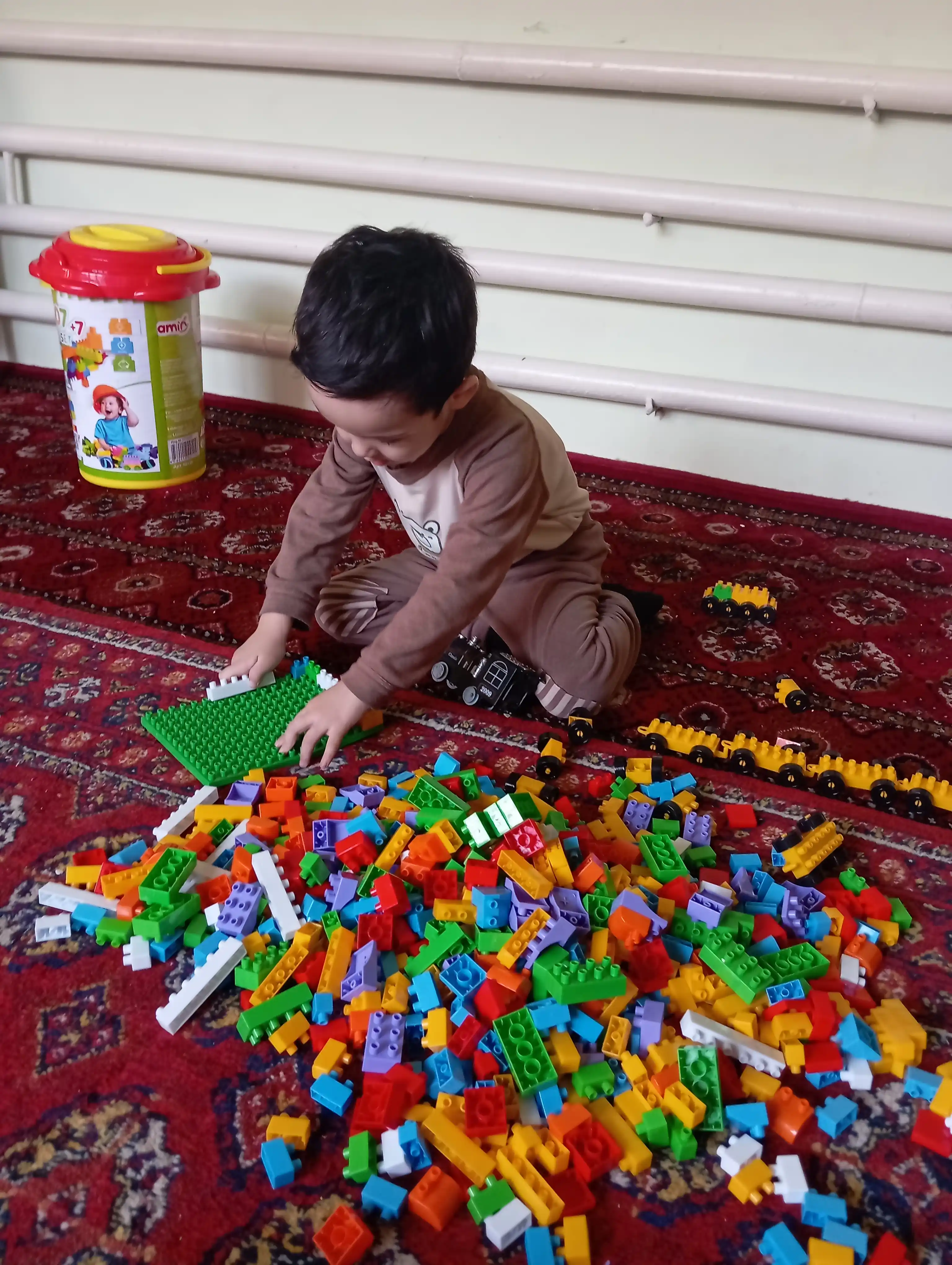 LEGO konstruktor, 707 dona detallardan iborat to‘plam
