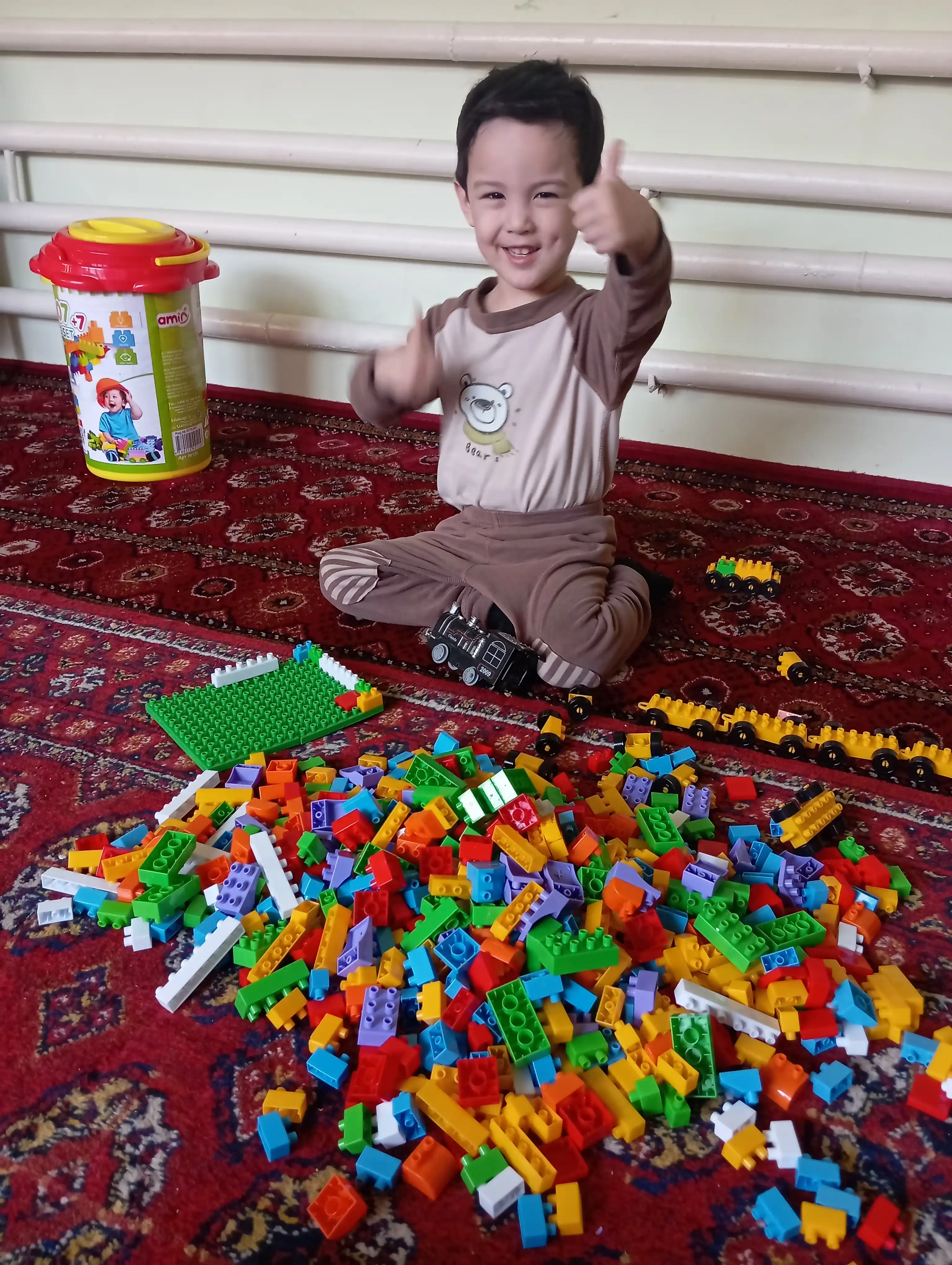 LEGO konstruktor, 707 dona detallardan iborat to‘plam