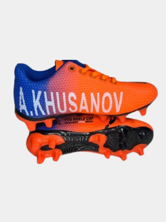 Erkaklar uchun futbol butsilari, maydon uchun oyoq kiyim. A Khusanov ismi tushurilgan - 