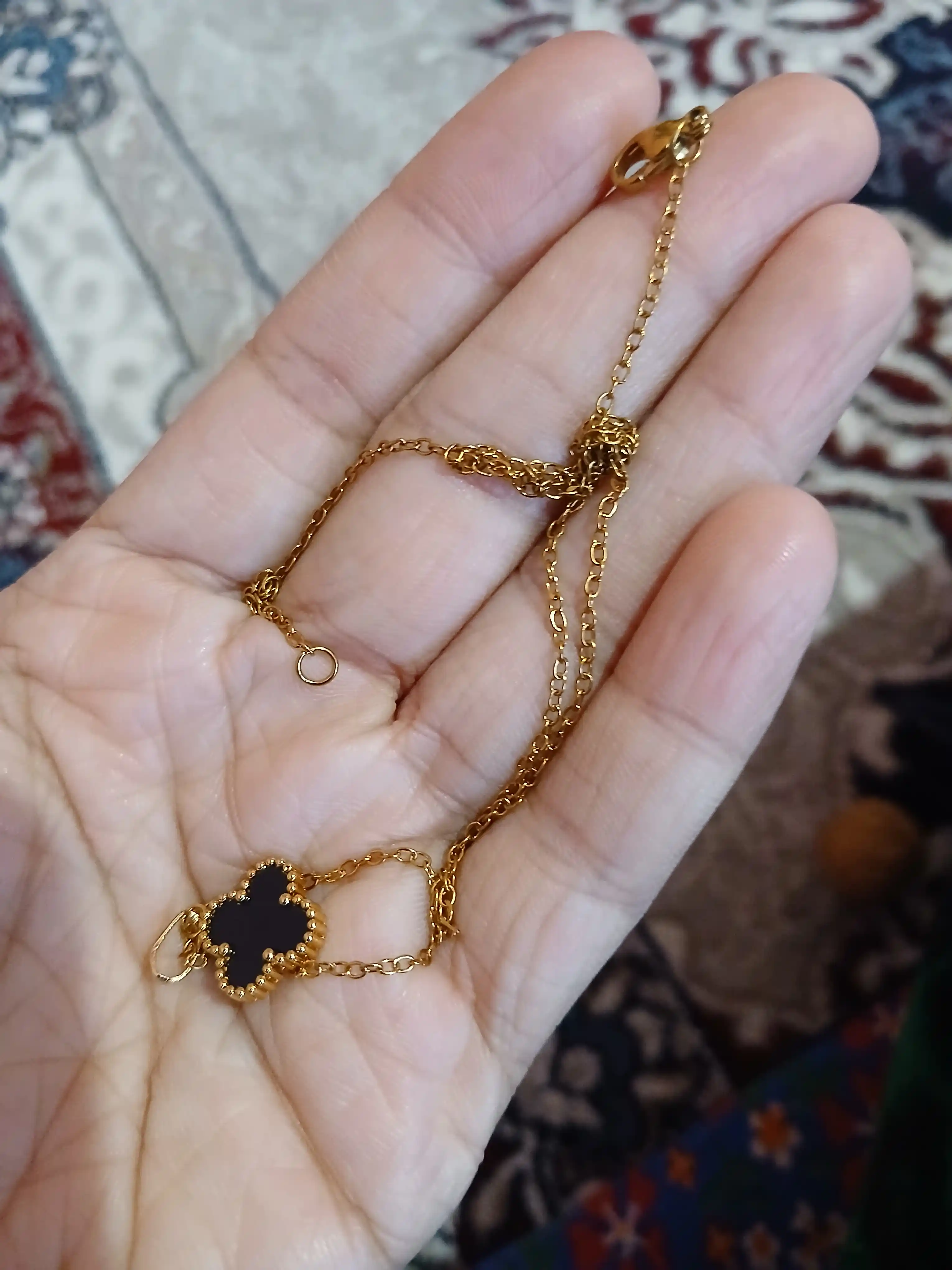 Van Cleef uslubidagi ayollar zanjiri, sirg‘alar to‘plami