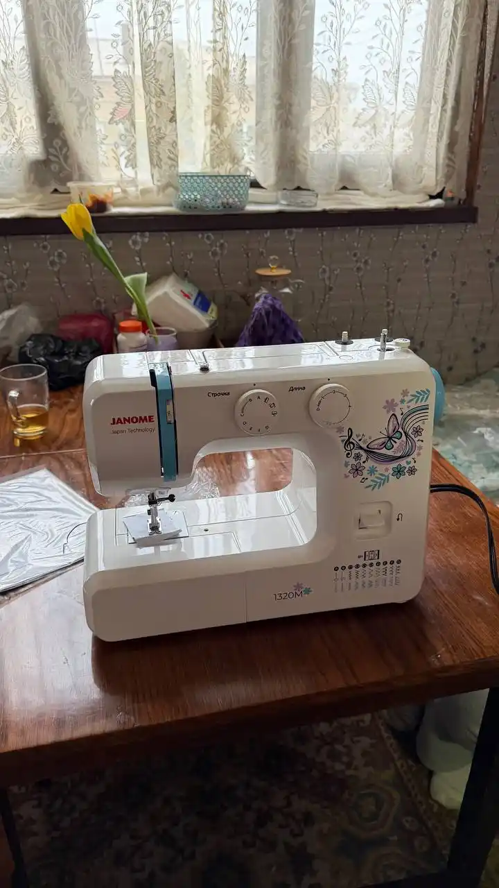 Швейная машина Janome 1320Q, 23 строчки, полуавтоматическая петля, LED подсветка