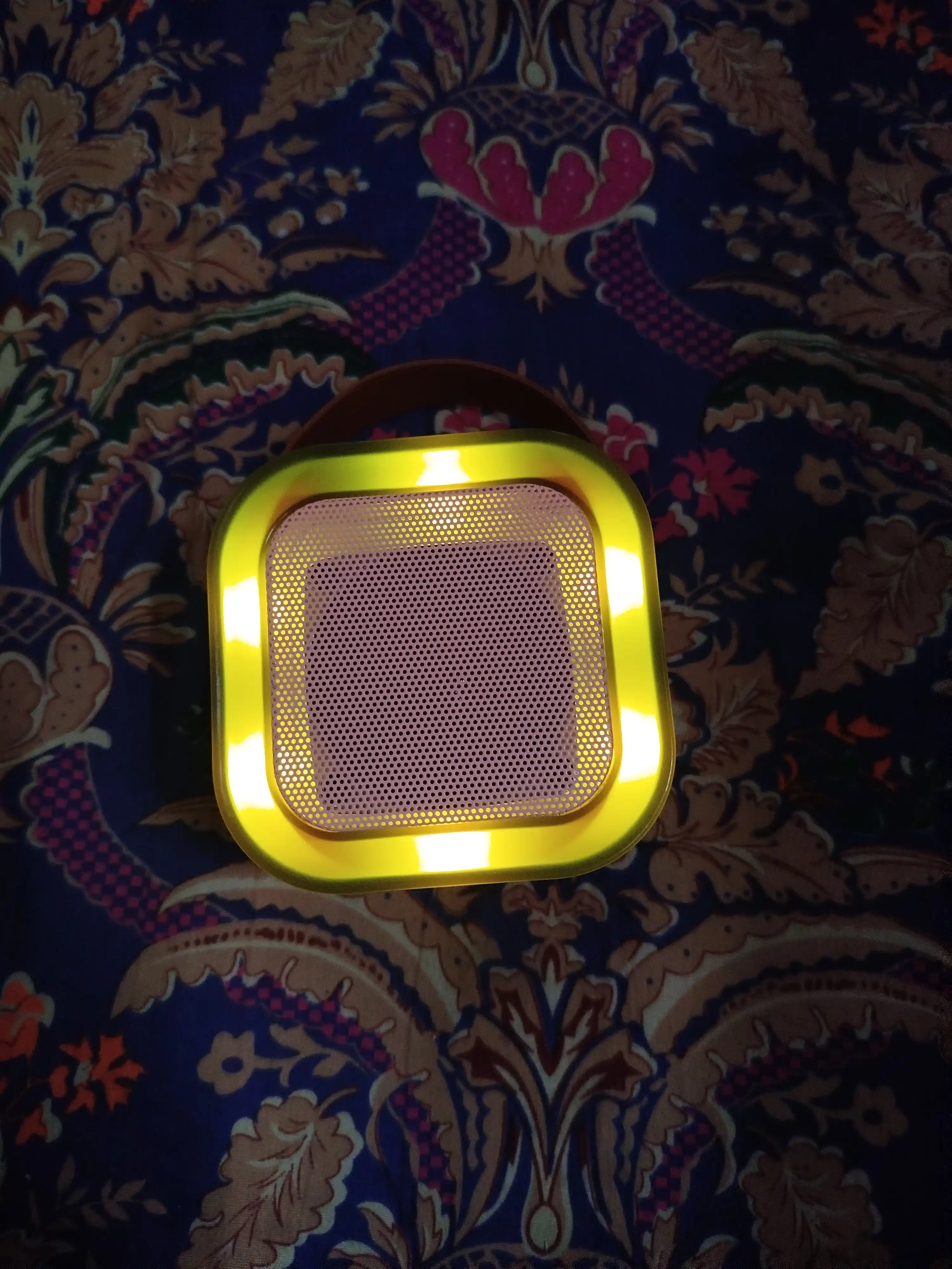FIDGO Bluetooth karaoke kolonkasi, 2 ta mikrofon va RGB yoritish