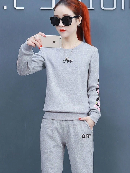 Ayollar sport kostyumi
