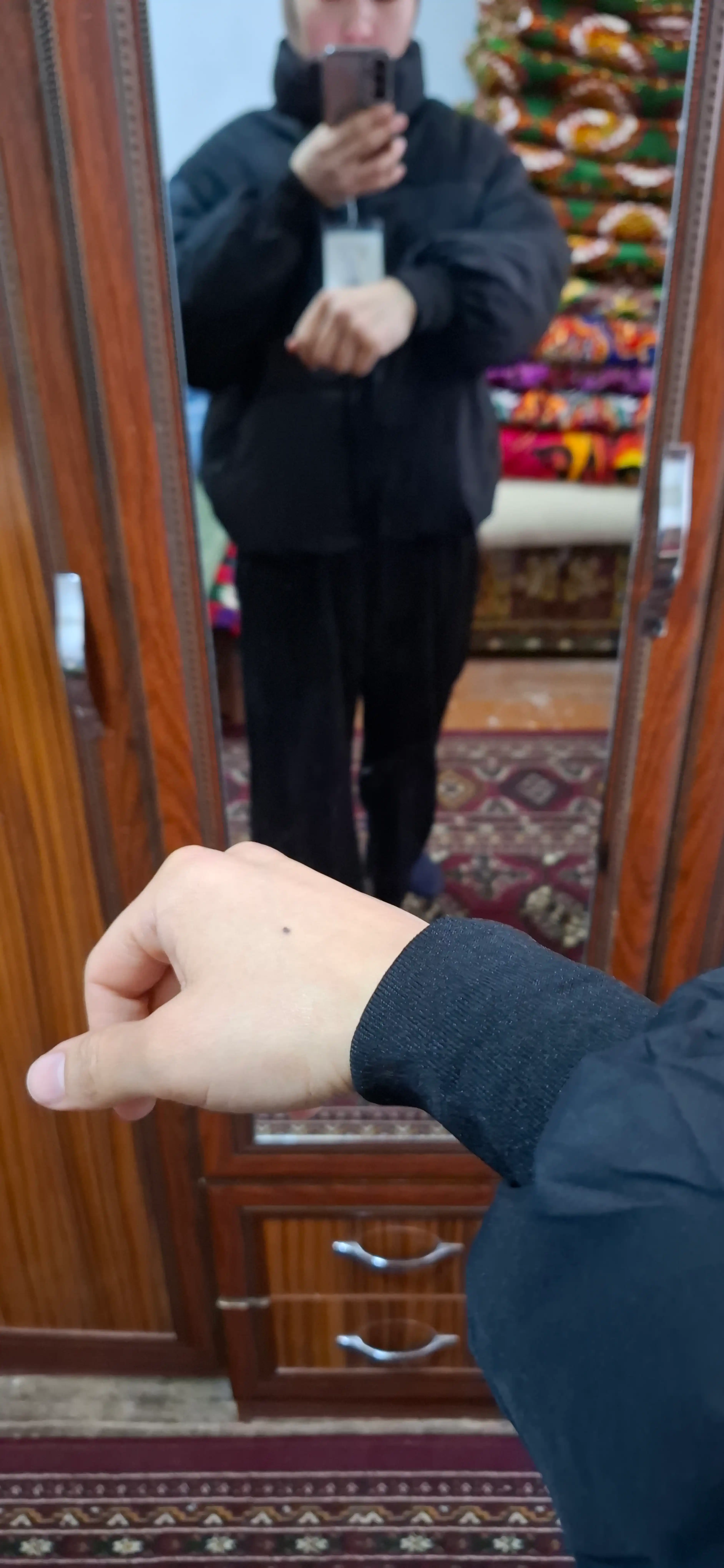 Ayollar uchun issiq bazaviy kurtka – zamokli, pastki qismi bog‘lamali va bilak manjetli