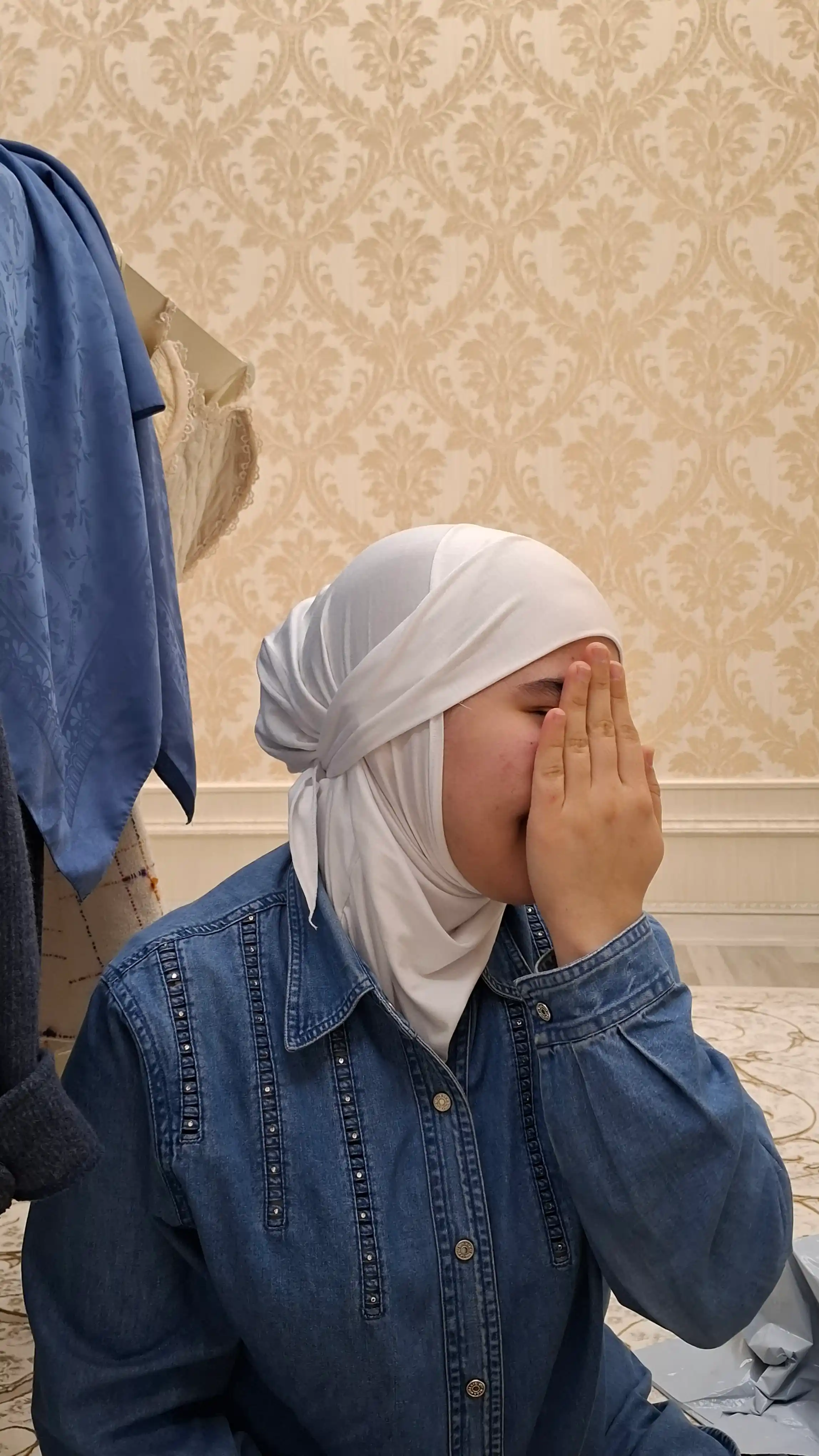 Ayollar uchun chechencha ro‘mol, bon va sharf