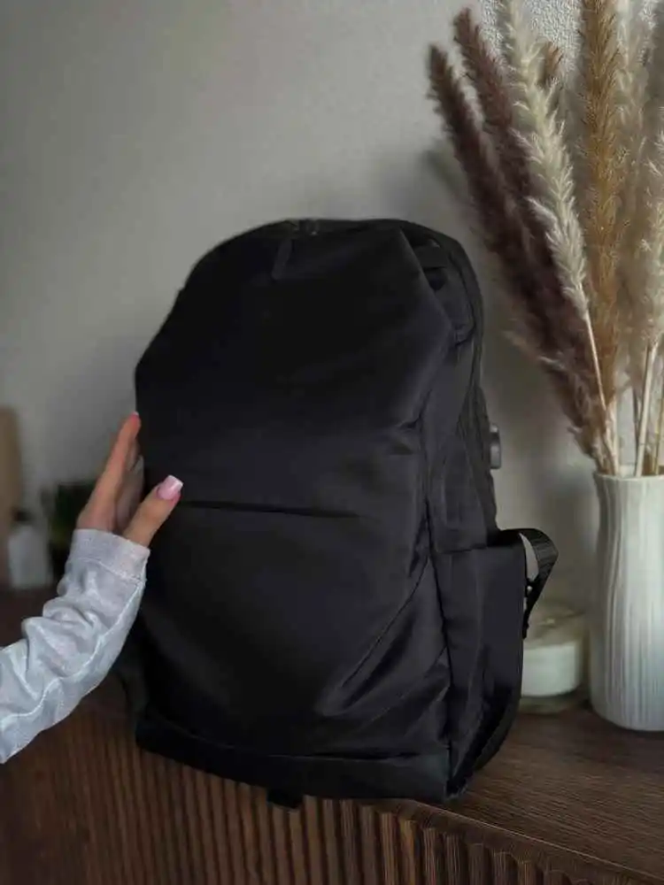 Erkaklar, shahar ryukzagi: universal sumka, noutbuk uchun, sport sumkasi