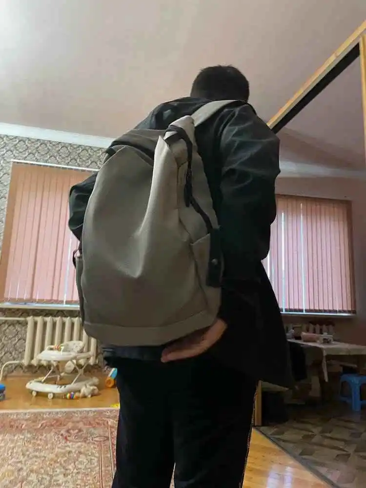 Erkaklar, shahar ryukzagi: universal sumka, noutbuk uchun, sport sumkasi