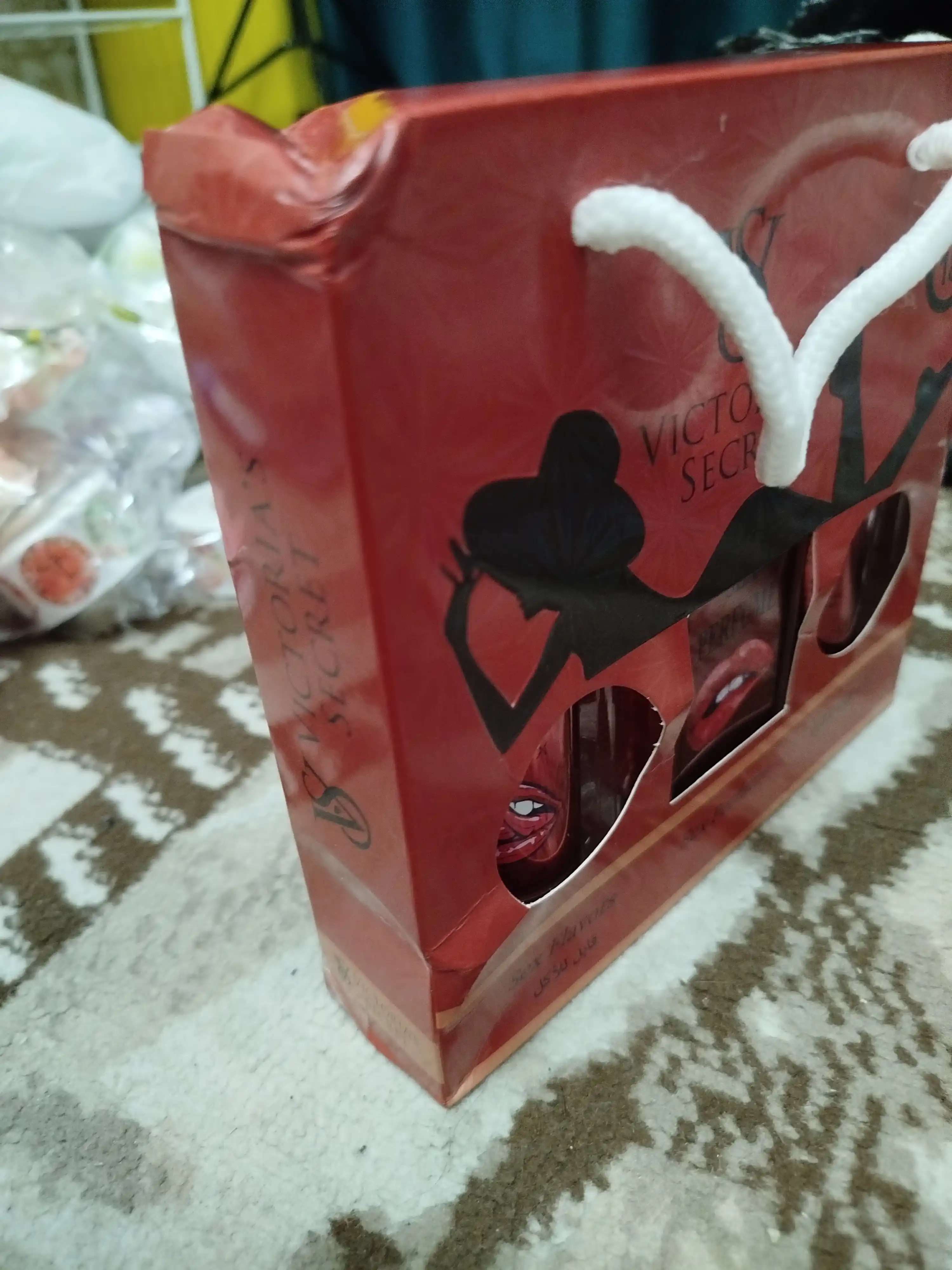 Ayollar uchun Victoria’s Secret Romantik Nabori – Perfume & Oil Set (3 ta)