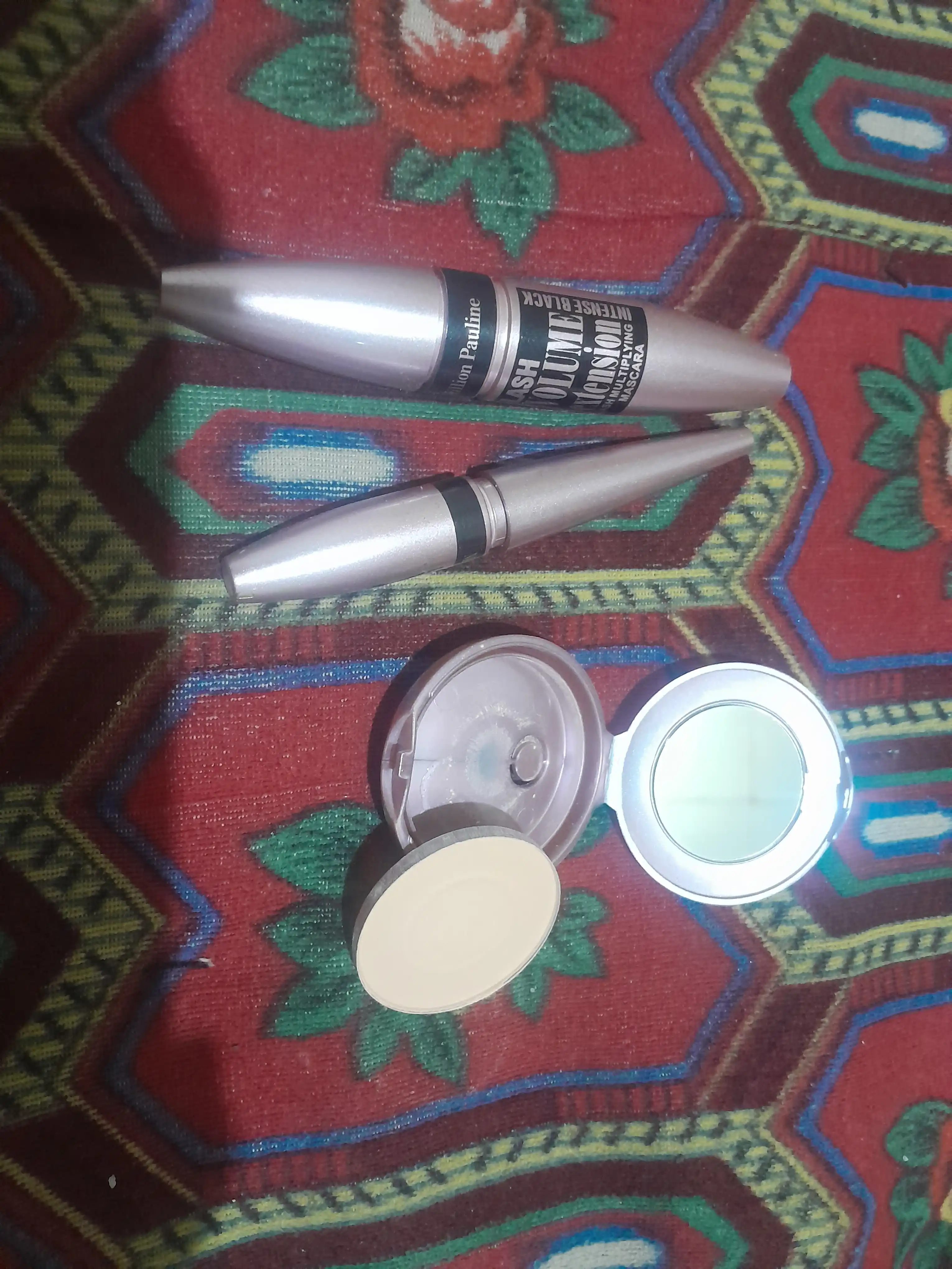Ko‘z va lab pardozi uchun kosmetika to‘plami - tush, bo‘yash, soya va jilolar