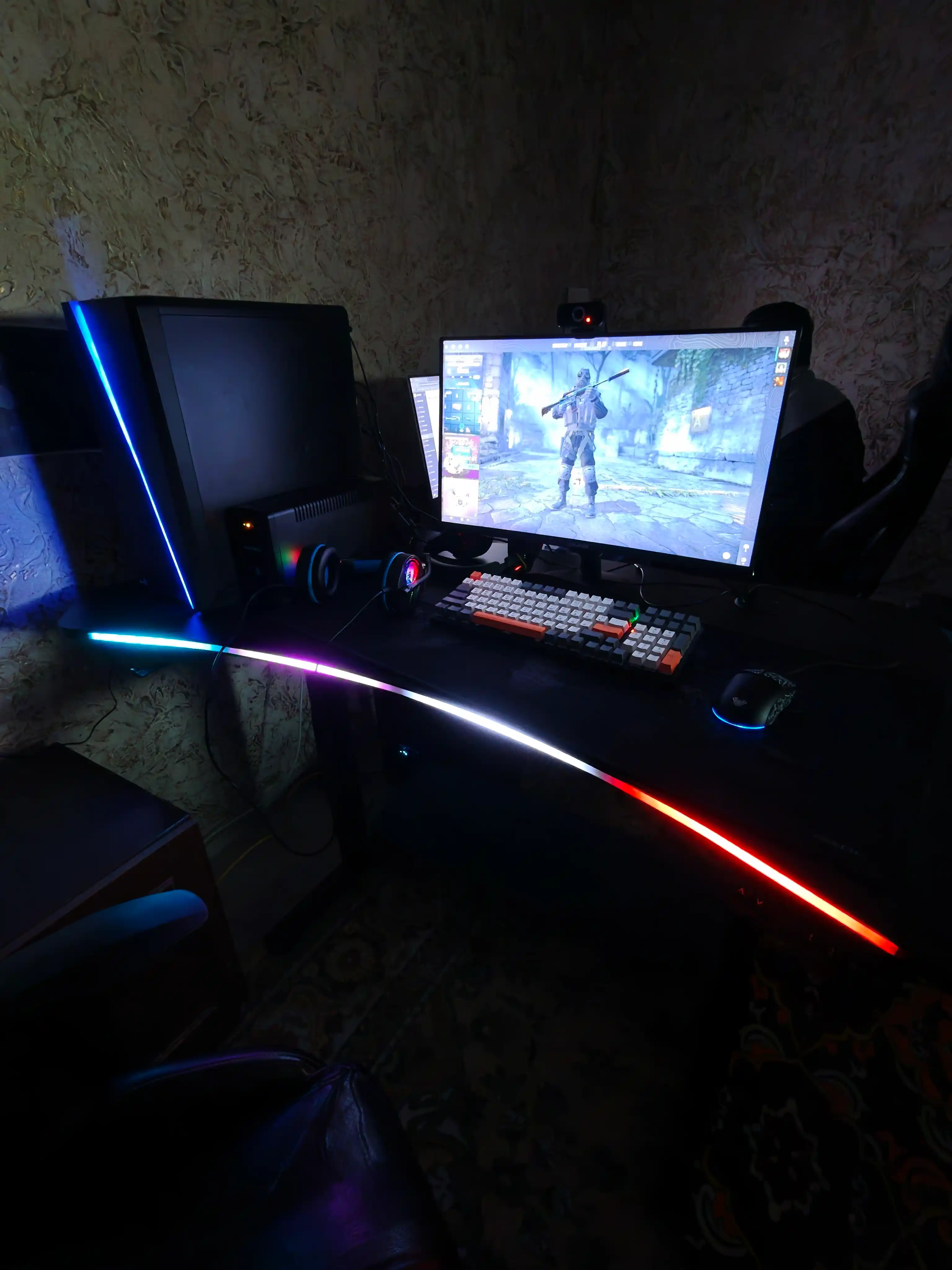 144×74 sm o‘lchamdagi elektr boshqariladigan kompyuter stoli, RGB yoritgichli, Level2 karbon stol