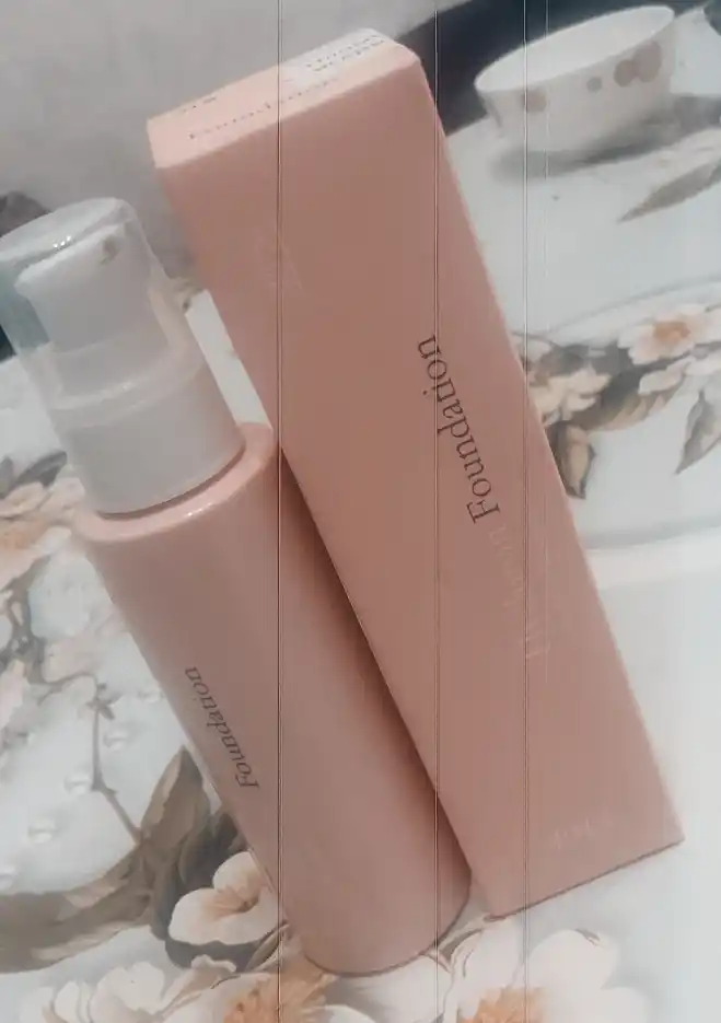 Tonal kremi AMA Hyaluron Foundation, gialuron kislotali, namlantiruvchi, 110 ml