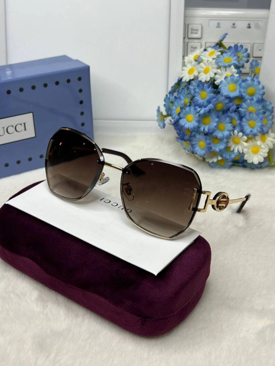 GUCCI Элегантные солнцезащитные очки, которые сочетают стиль и комфорт  - 