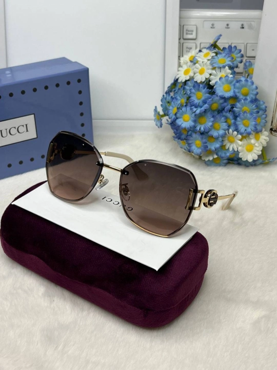 GUCCI Элегантные солнцезащитные очки, которые сочетают стиль и комфорт  - 