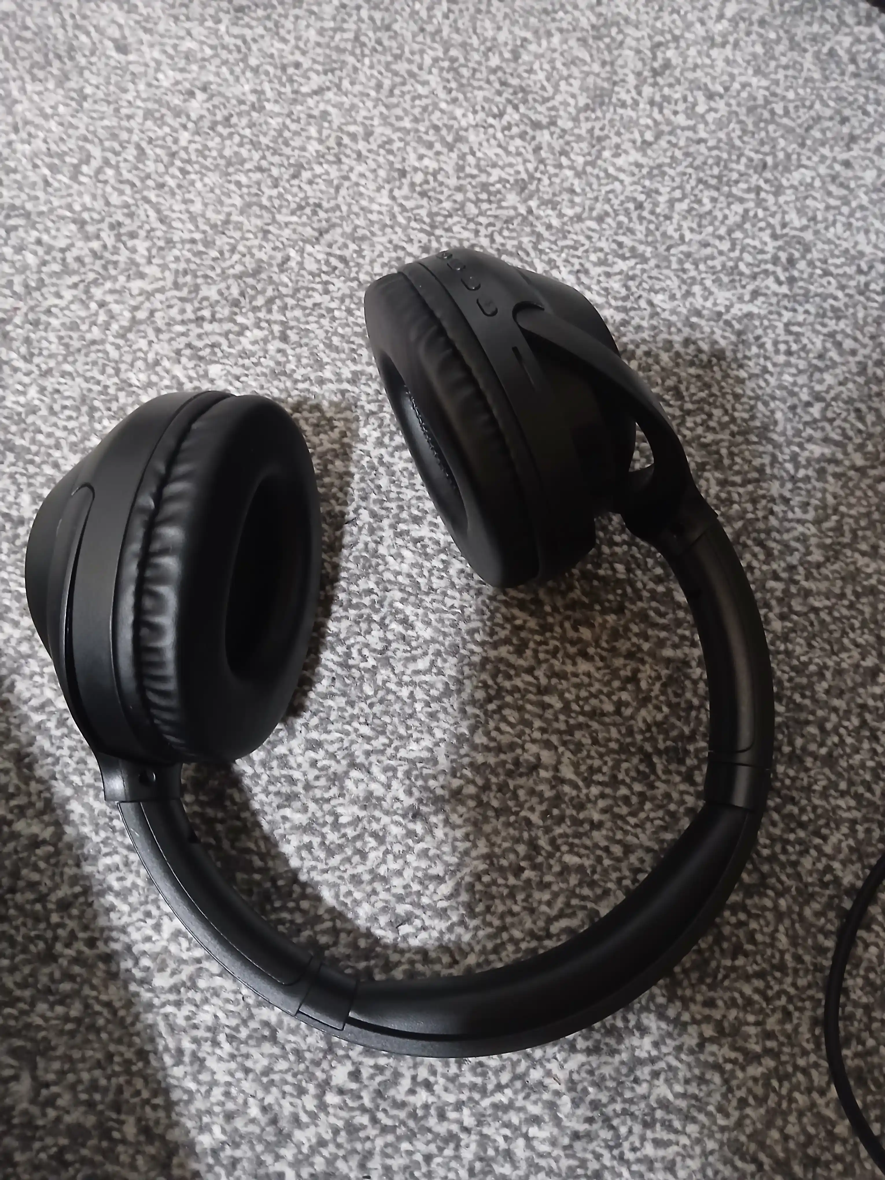Quloqchin, katta,to‘liq o‘lchamli Bluetooth naushniklar mikrofon, SD-pleer va radio bilan