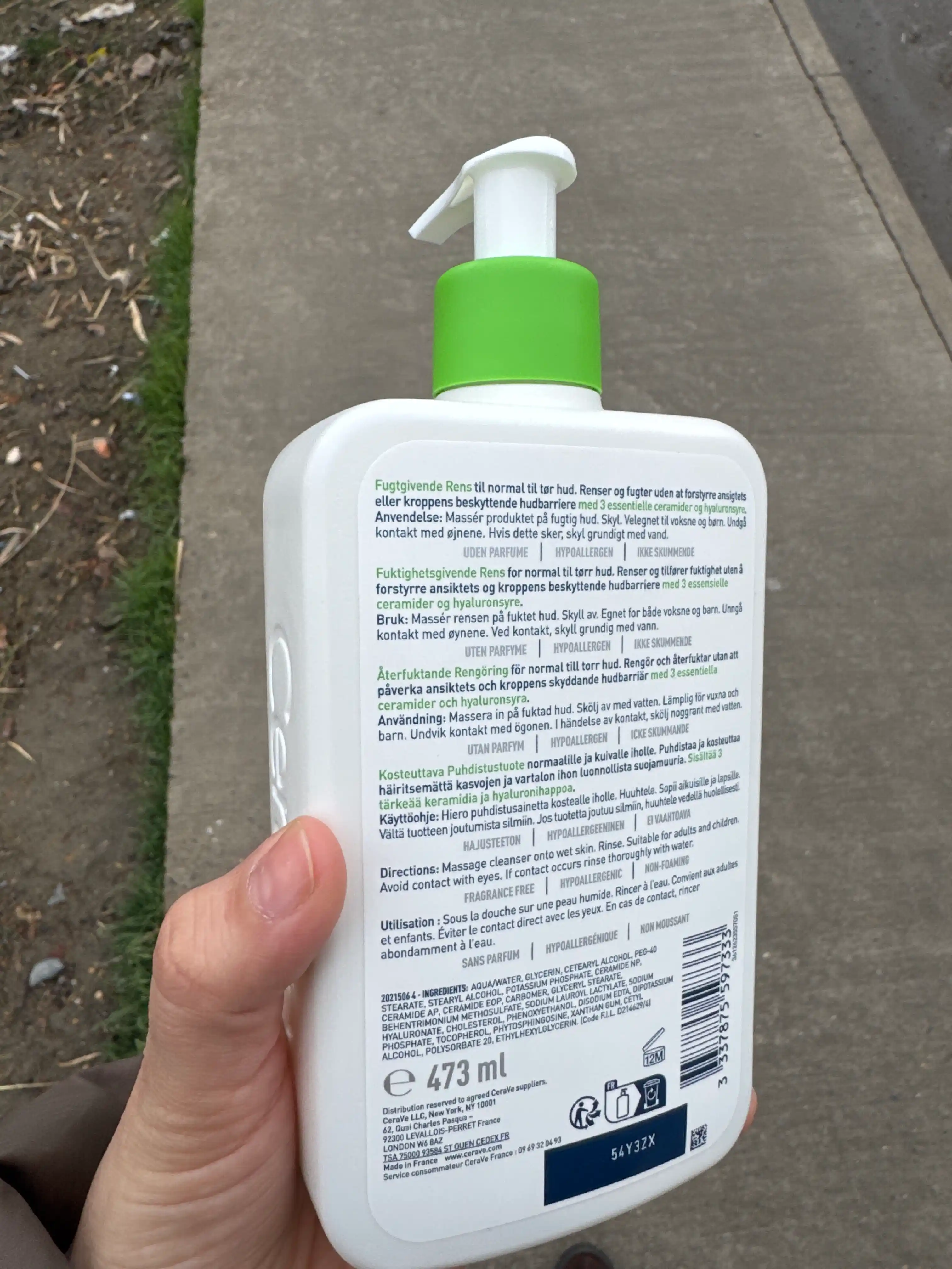 CeraVe Normal va quruq yuz va badan terisi uchun namlantiruvchi tozalovchi krem-gel, 473 g