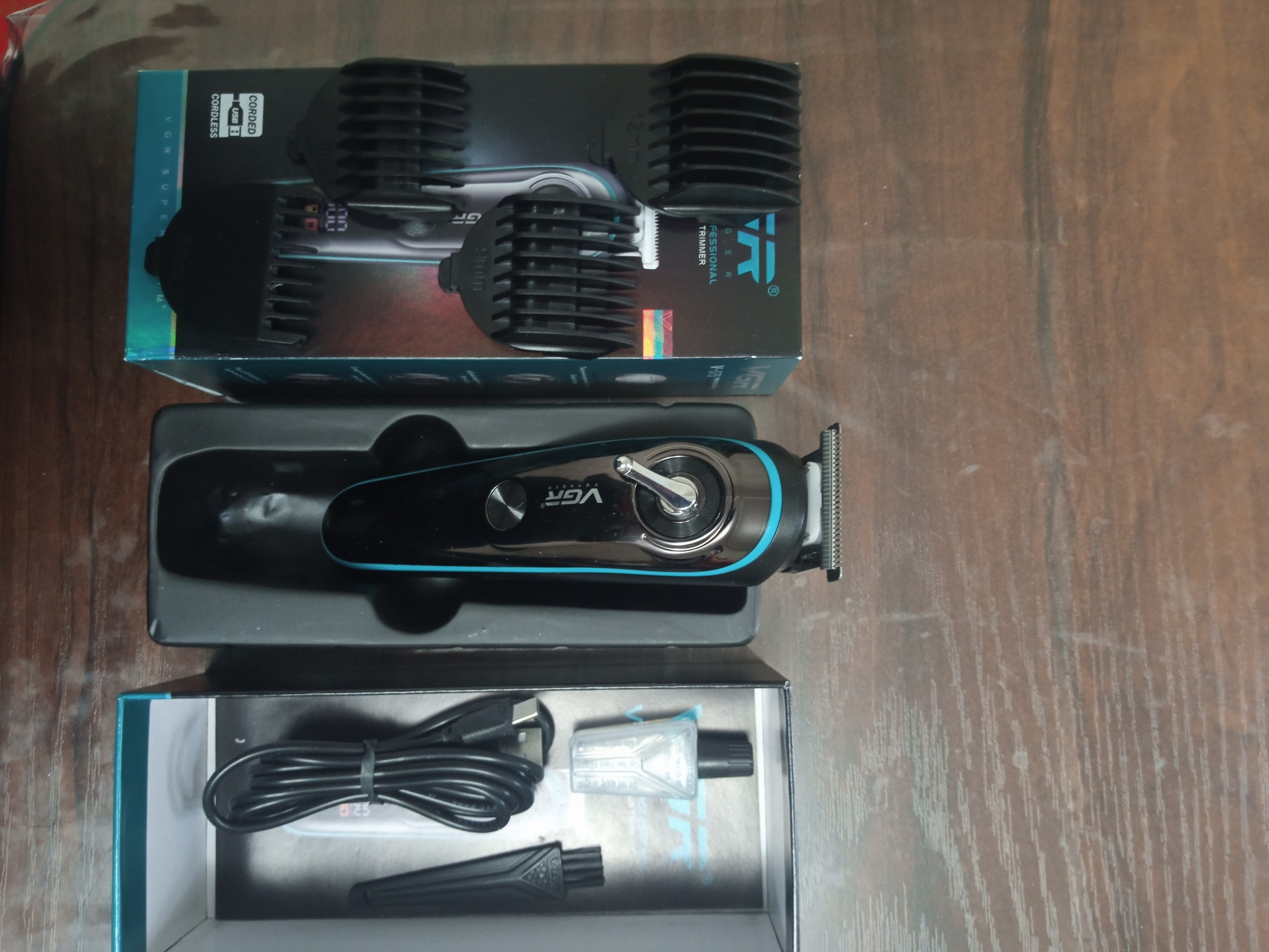 Soqol, mo‘ylov va soch uchun simsiz VGR V-055, 071, 075, 999, 933 trimmer