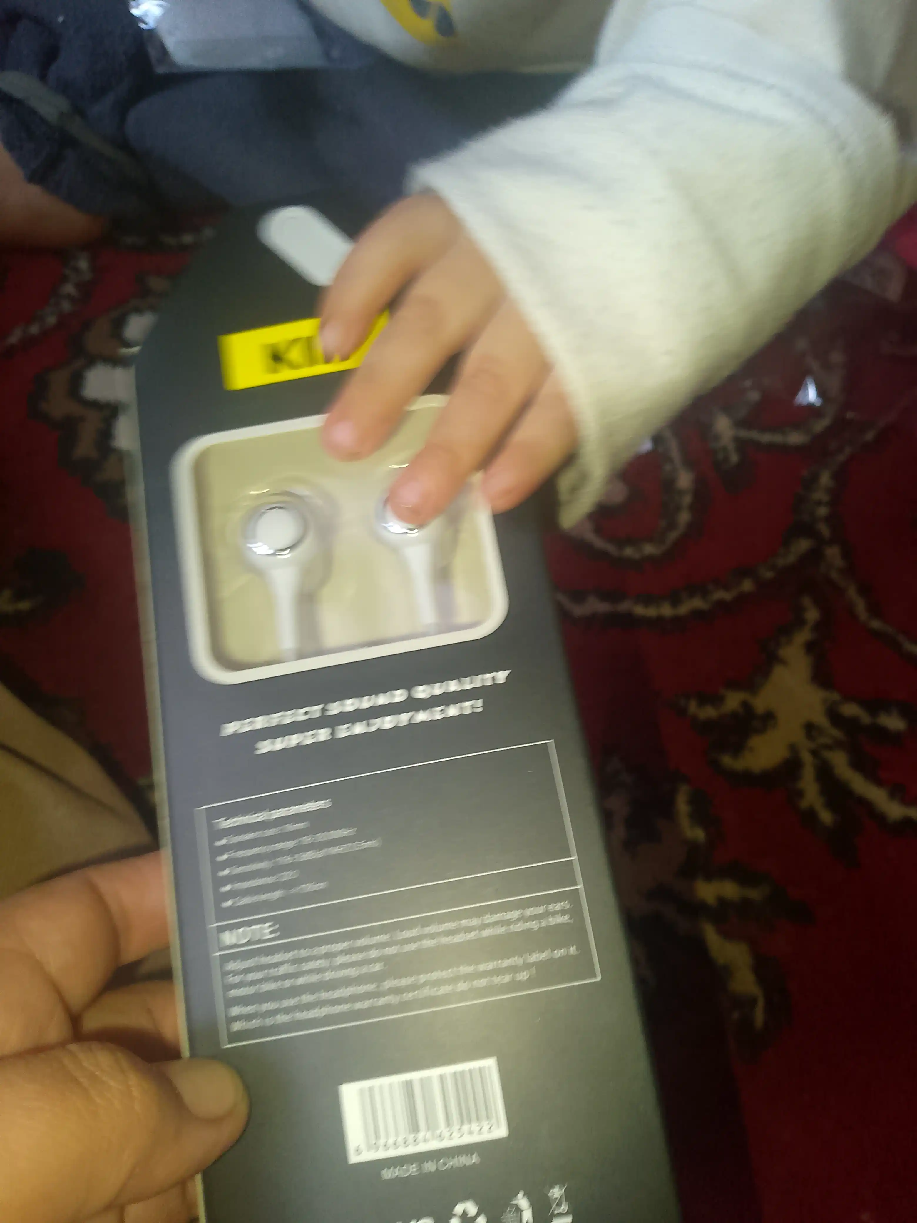 Simli quloqchin KIN K28, mikrofonli, 3.5mm jack, 10mm dinamik, 1.3m kabel