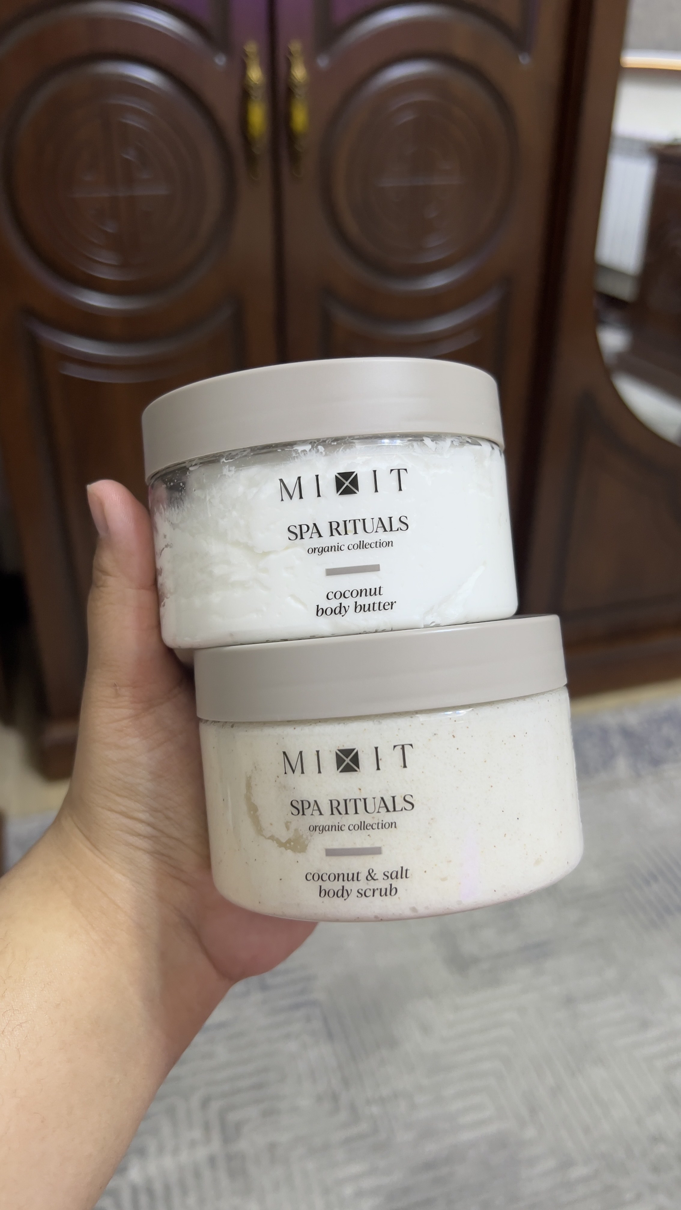 Kokos va dengiz tuzi bilan tana skrabi MIXIT Spa Rituals Coconut & Salt, 300 g