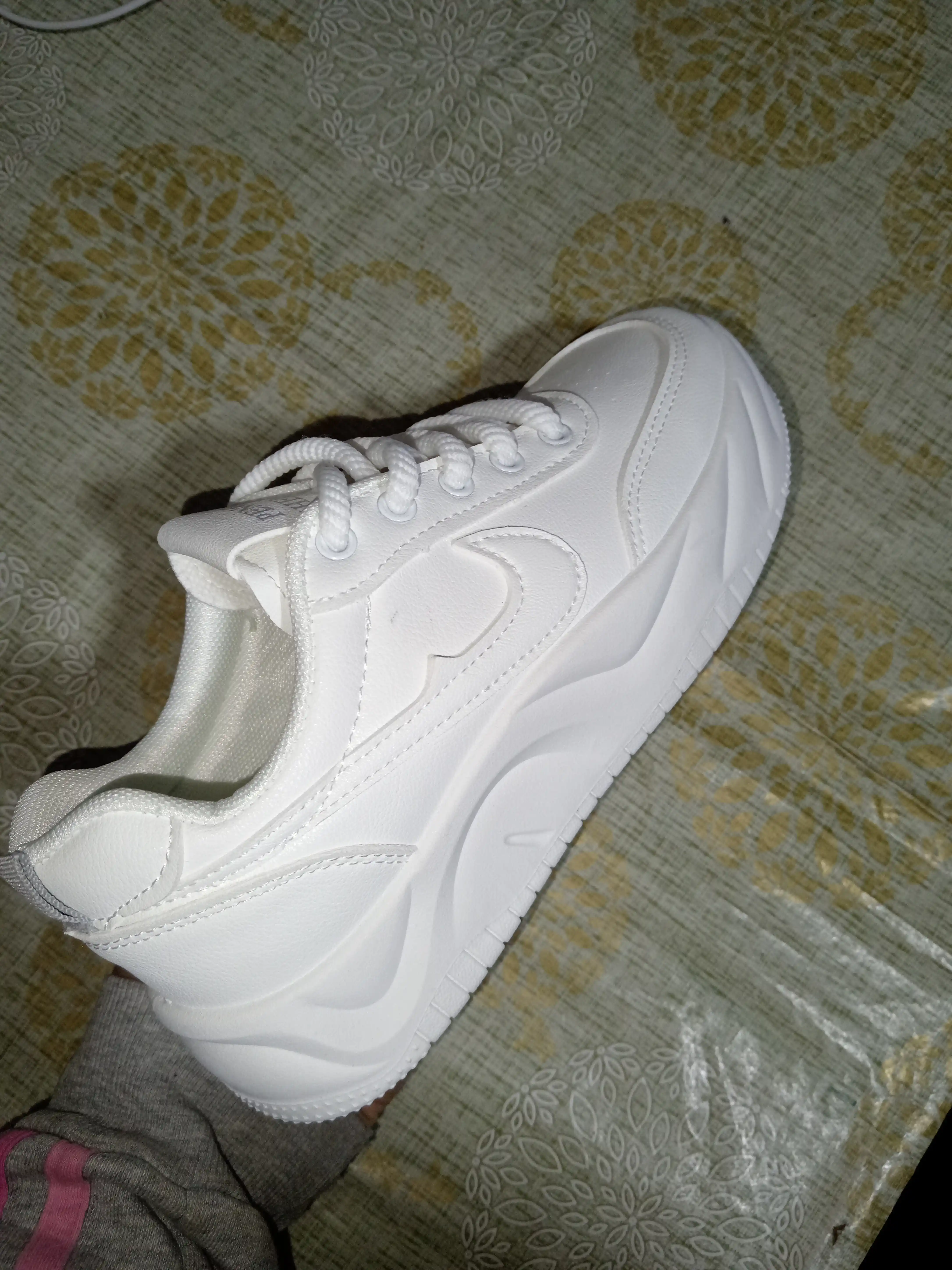 Nike’dan har qanday ob-havo uchun yumshoq va qulay oq AIR FORCE krossovkalari