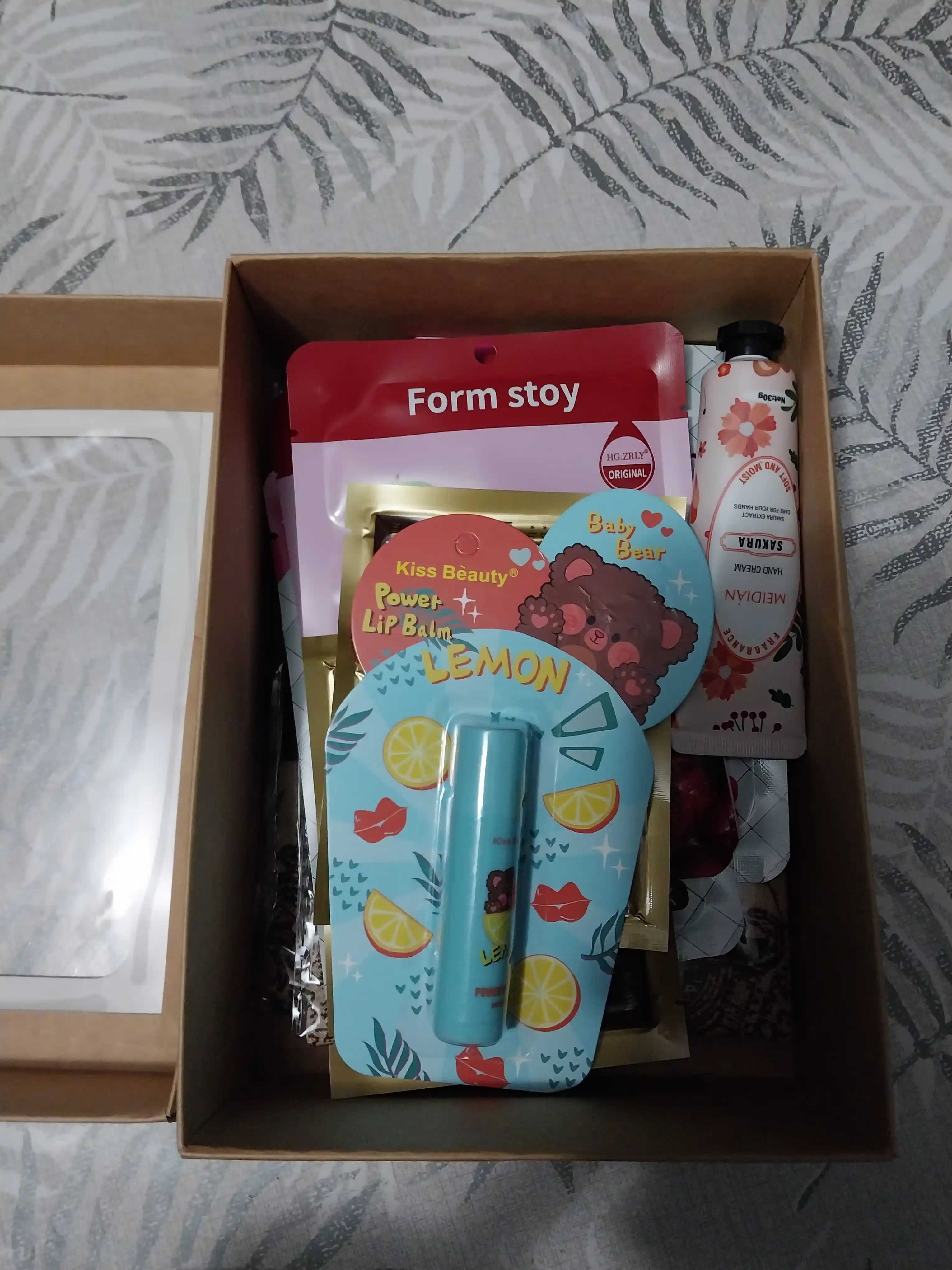 Kosmetika sovg'a to'plami Beauty Box, yuz va tanani parvarish qilish 27 mahsulot