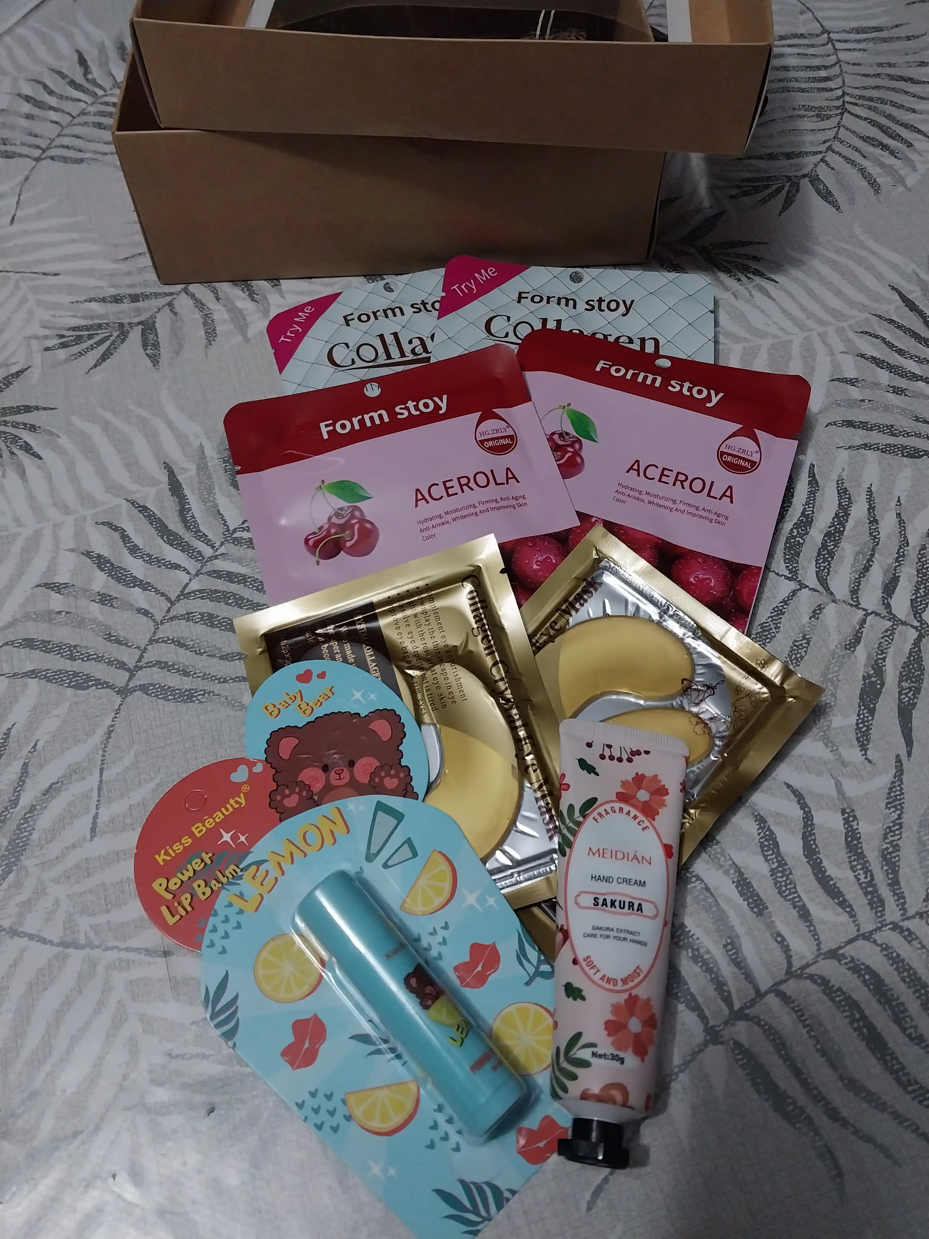 Kosmetika sovg'a to'plami Beauty Box, yuz va tanani parvarish qilish 27 mahsulot