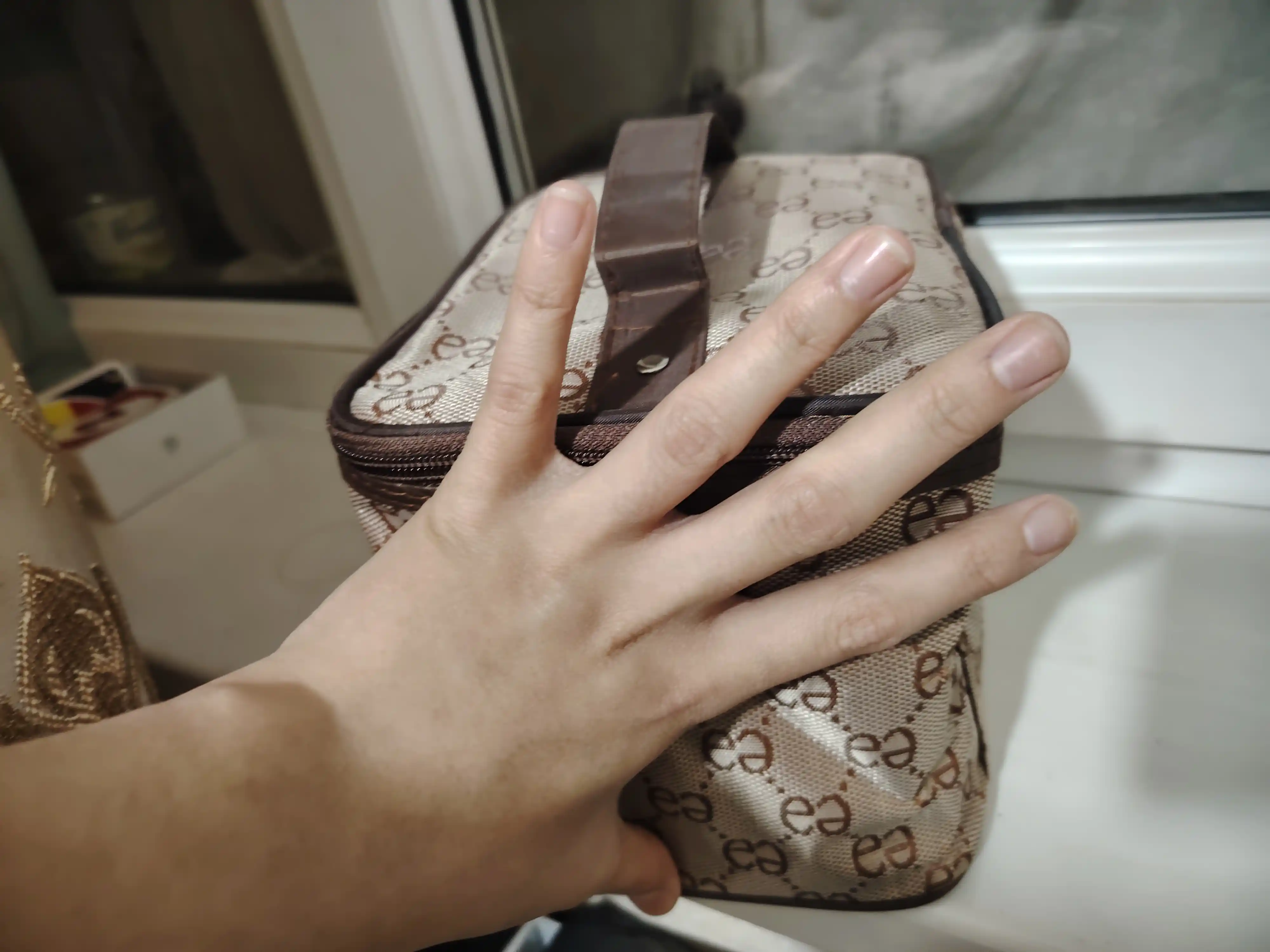 Ayollar sayohat kosmetika sumkasi ixcham va keng sig‘imli