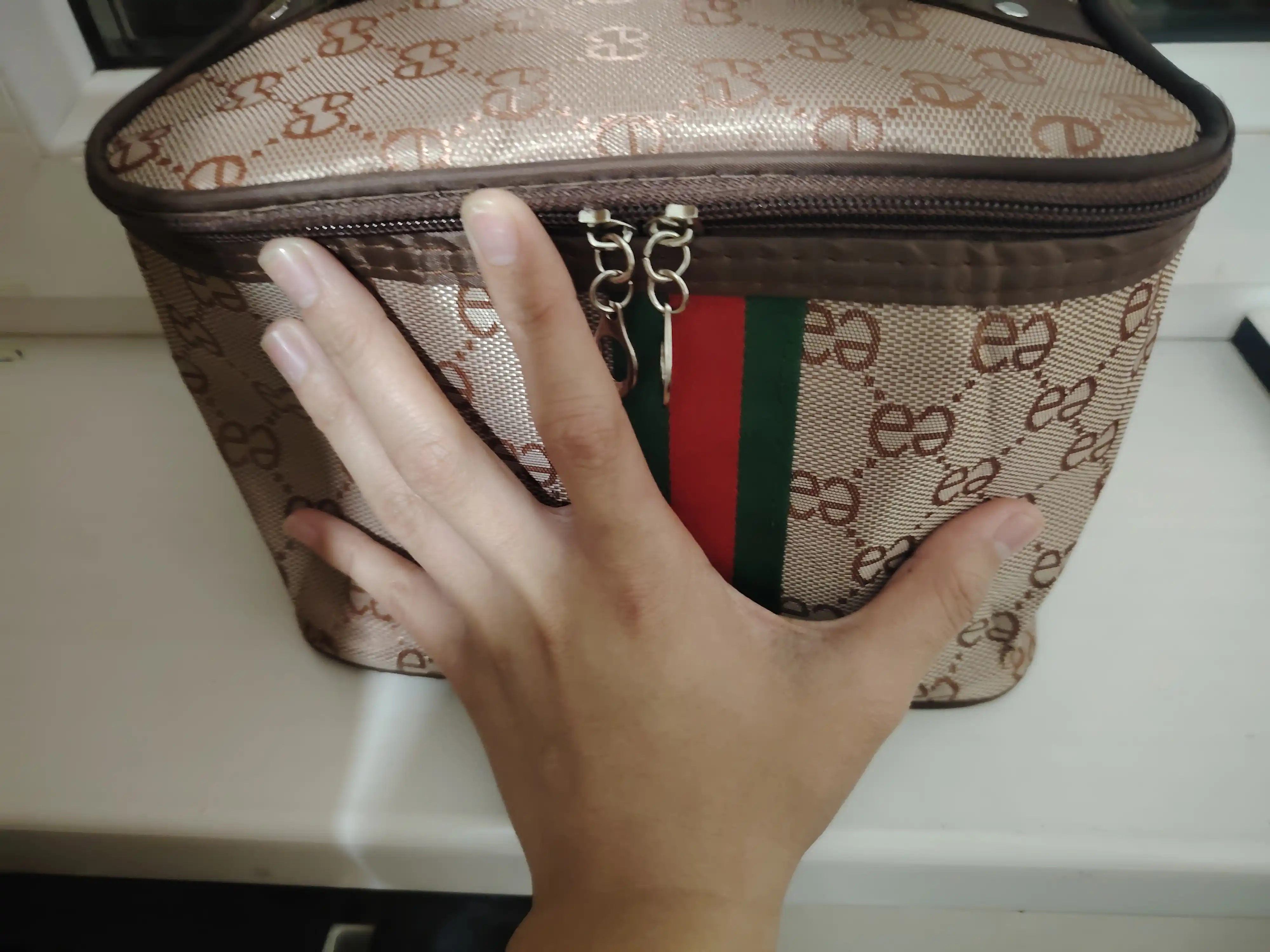 Ayollar sayohat kosmetika sumkasi ixcham va keng sig‘imli