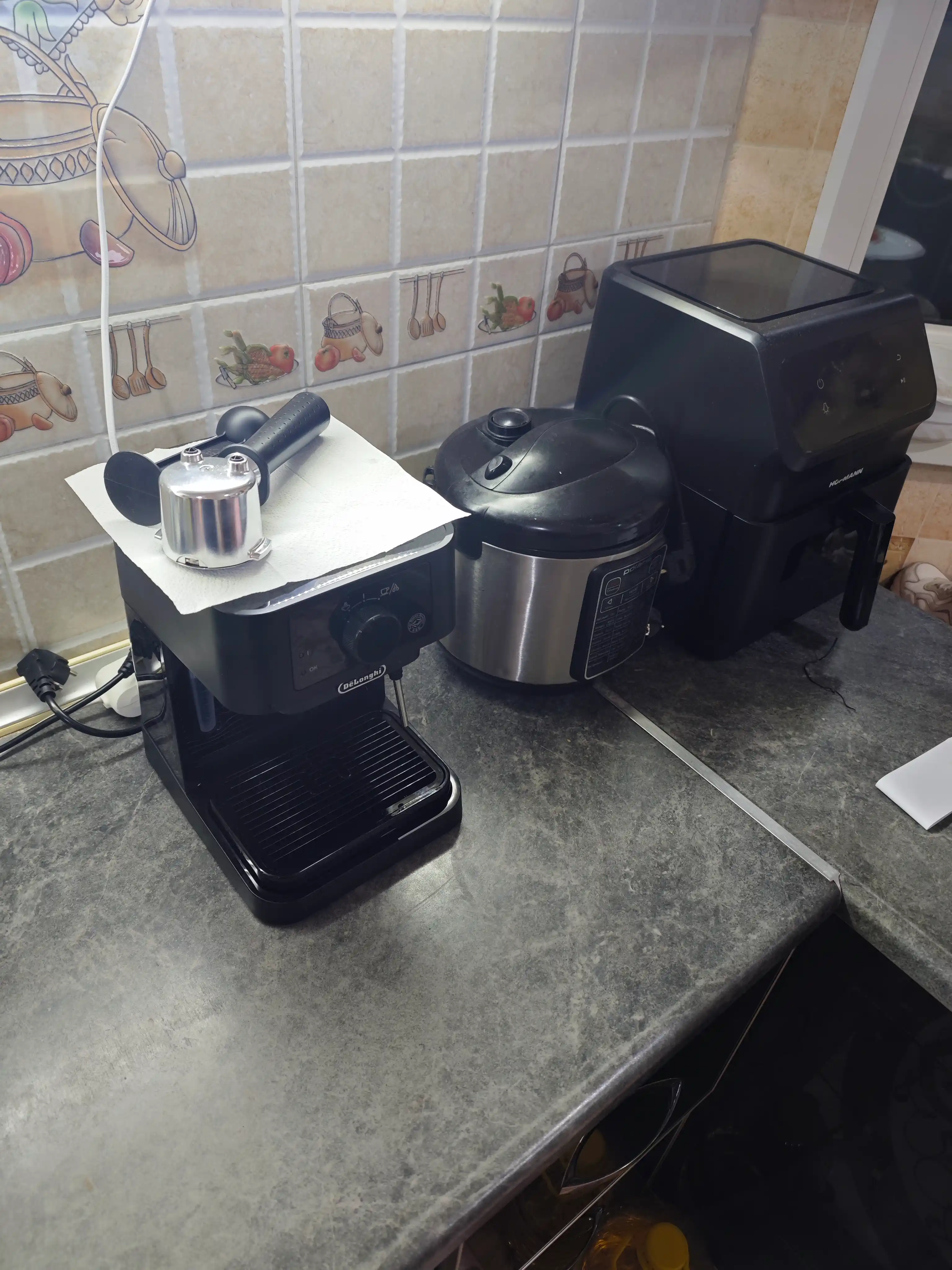 De’Longhi EC235.BK Stilosa shoxchali qahva qaynatgich, 15 bar, kapuchinator bilan
