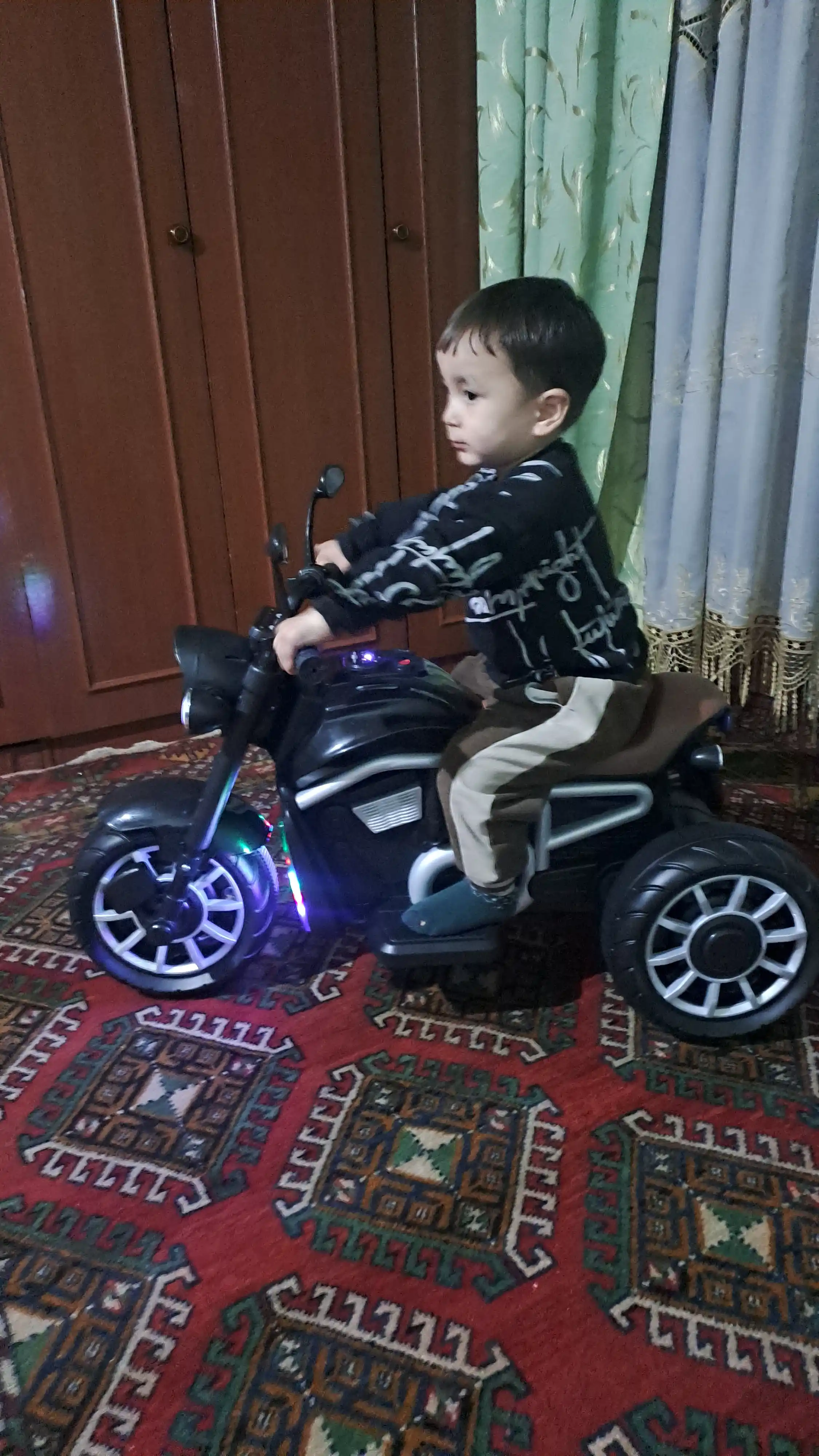 Детский электромотоцикл SPEED RACER KIDS стиль и драйв для малышей