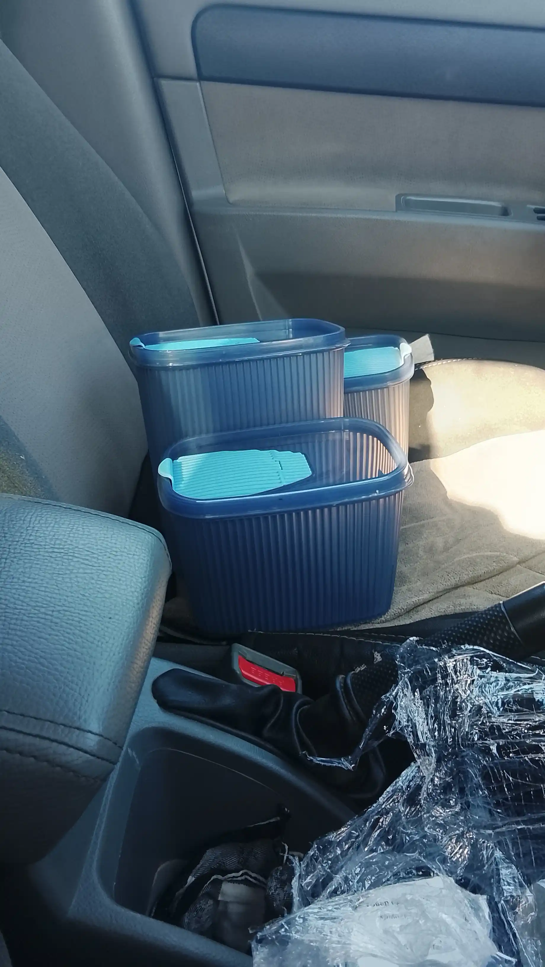 Konteyner plastik quyma mahsulotlar, don, kukun, uy kimyoviy moddalarini saqlash uchun