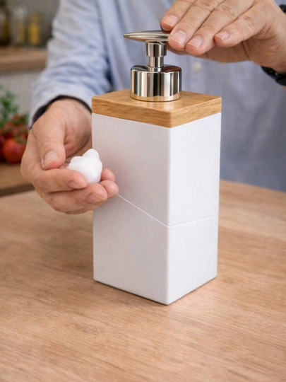 Minimalistik suyuq sovun dozatori — bambuk qopqoqli zamonaviy dispenser - 