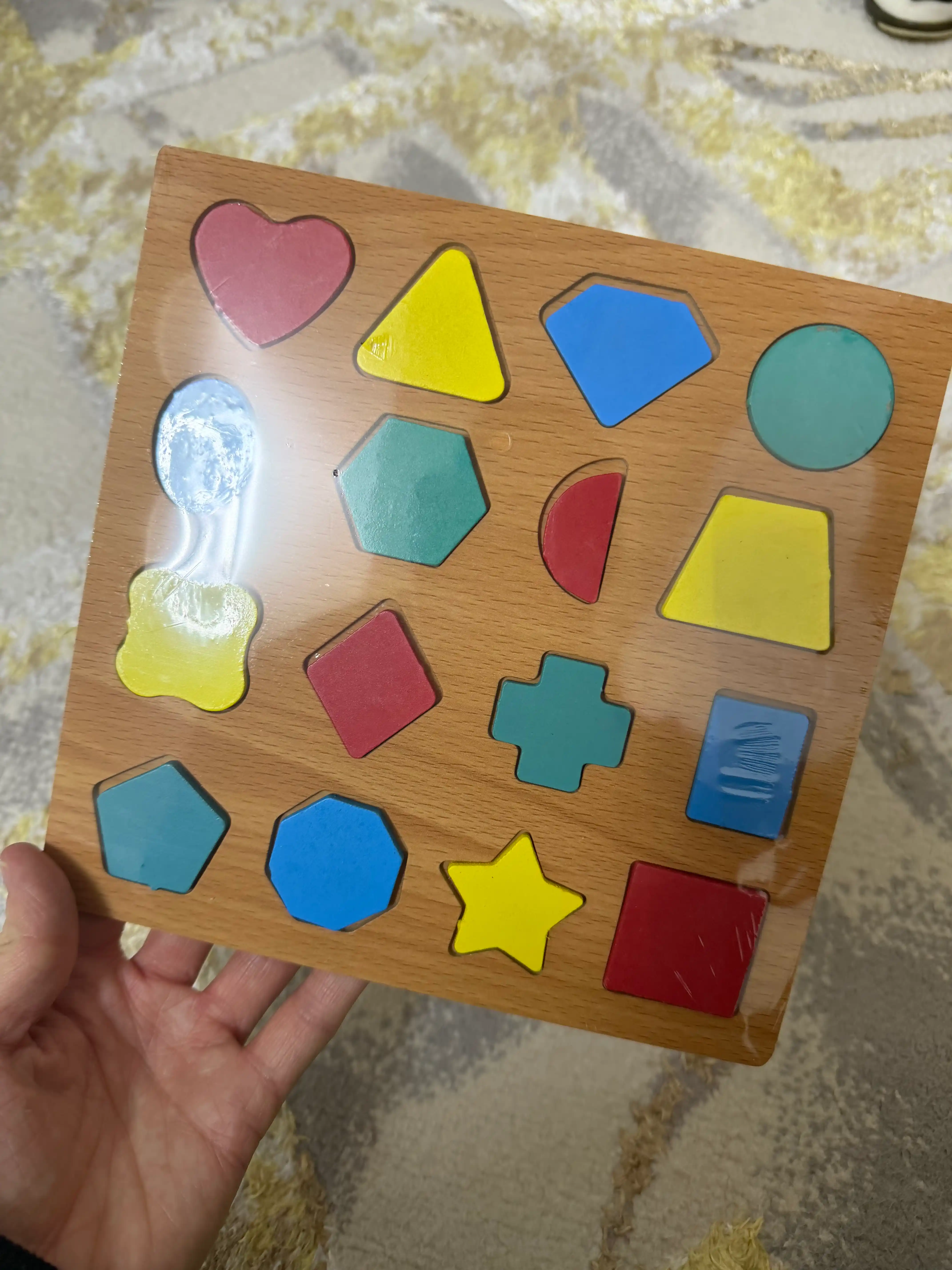 Montessori uslubidagi yog‘ochli rivojlantiruvchi boshqotirma — 6 xil model (20×20 cm)