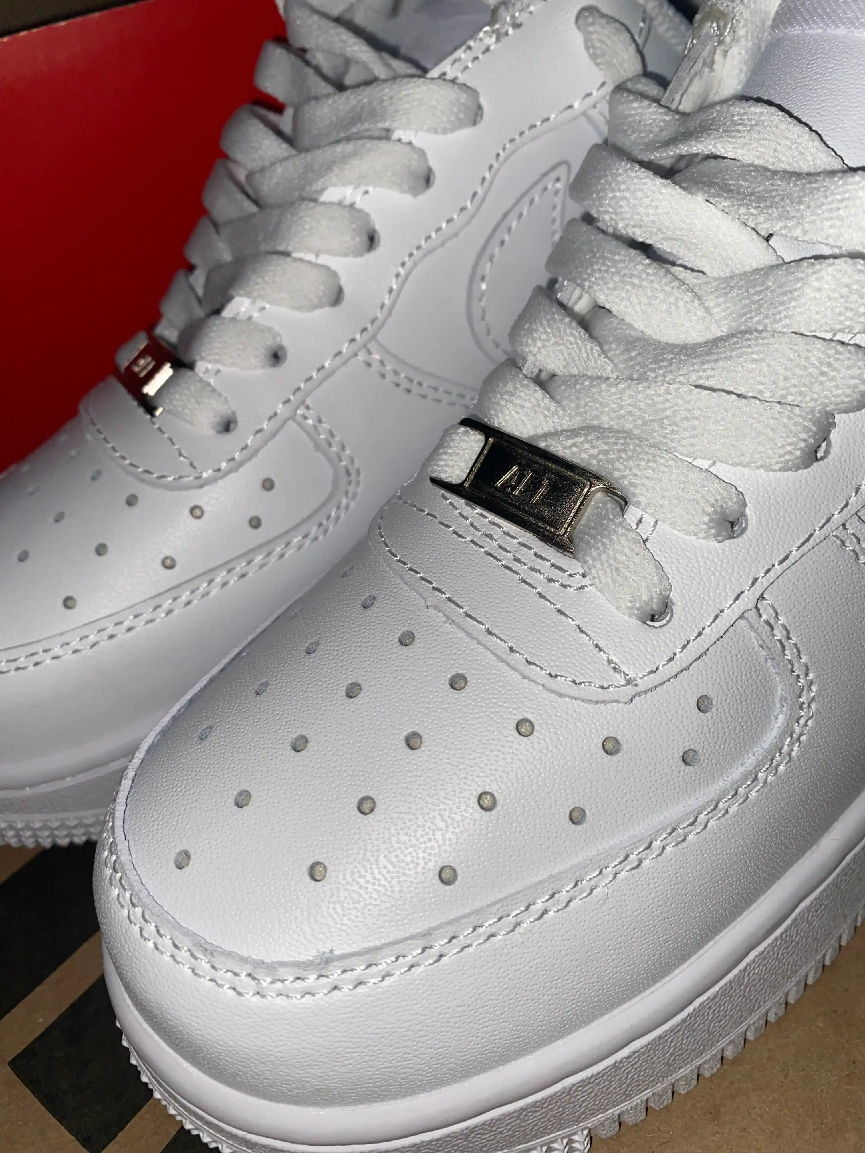 Nike Air Force 1 Classic – Oq rangli universal krossovkalar karobka hujjatlari bilan