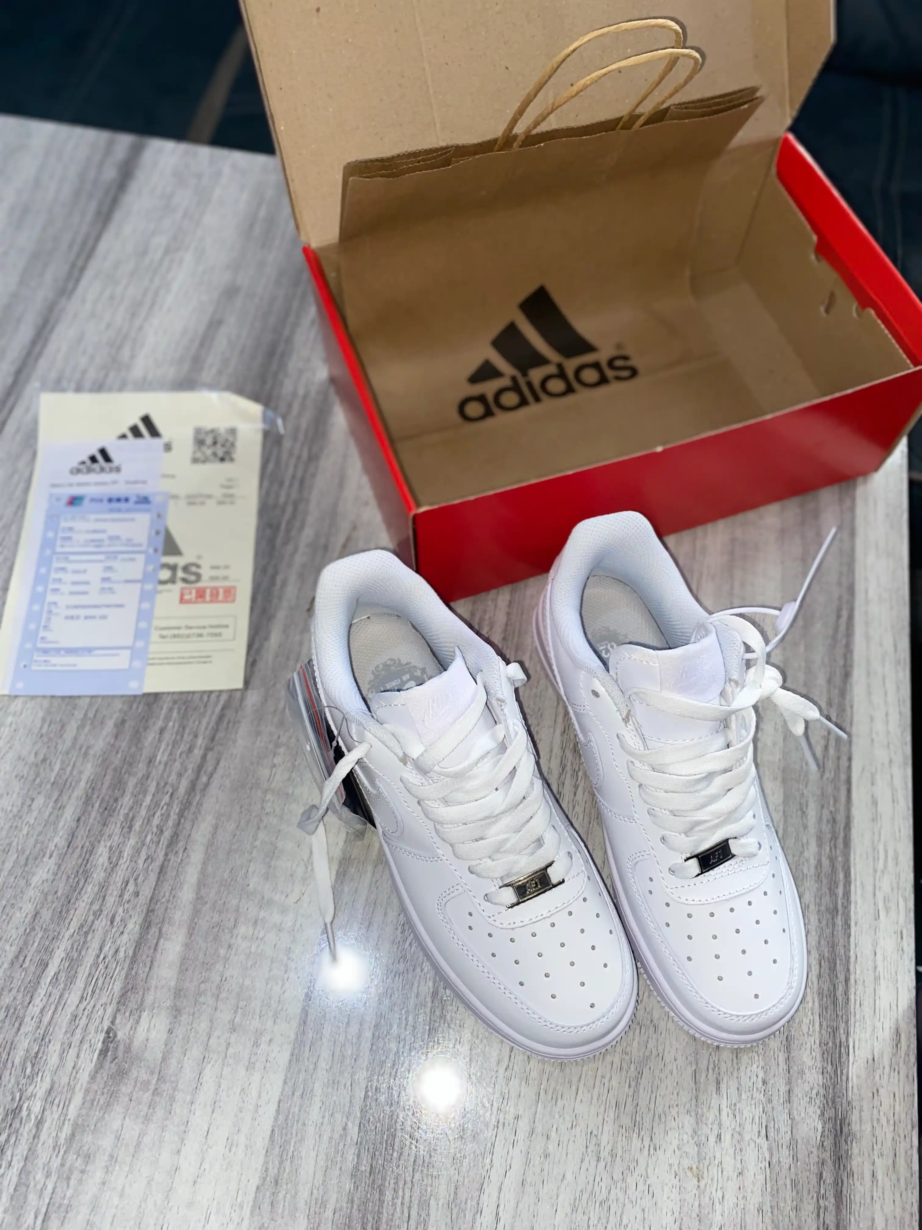 Nike Air Force 1 Classic – Oq rangli universal krossovkalar karobka hujjatlari bilan