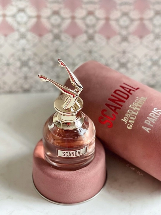 Ayollar uchun gullar iforli SCANDAL parfum suvi 100 ml - 