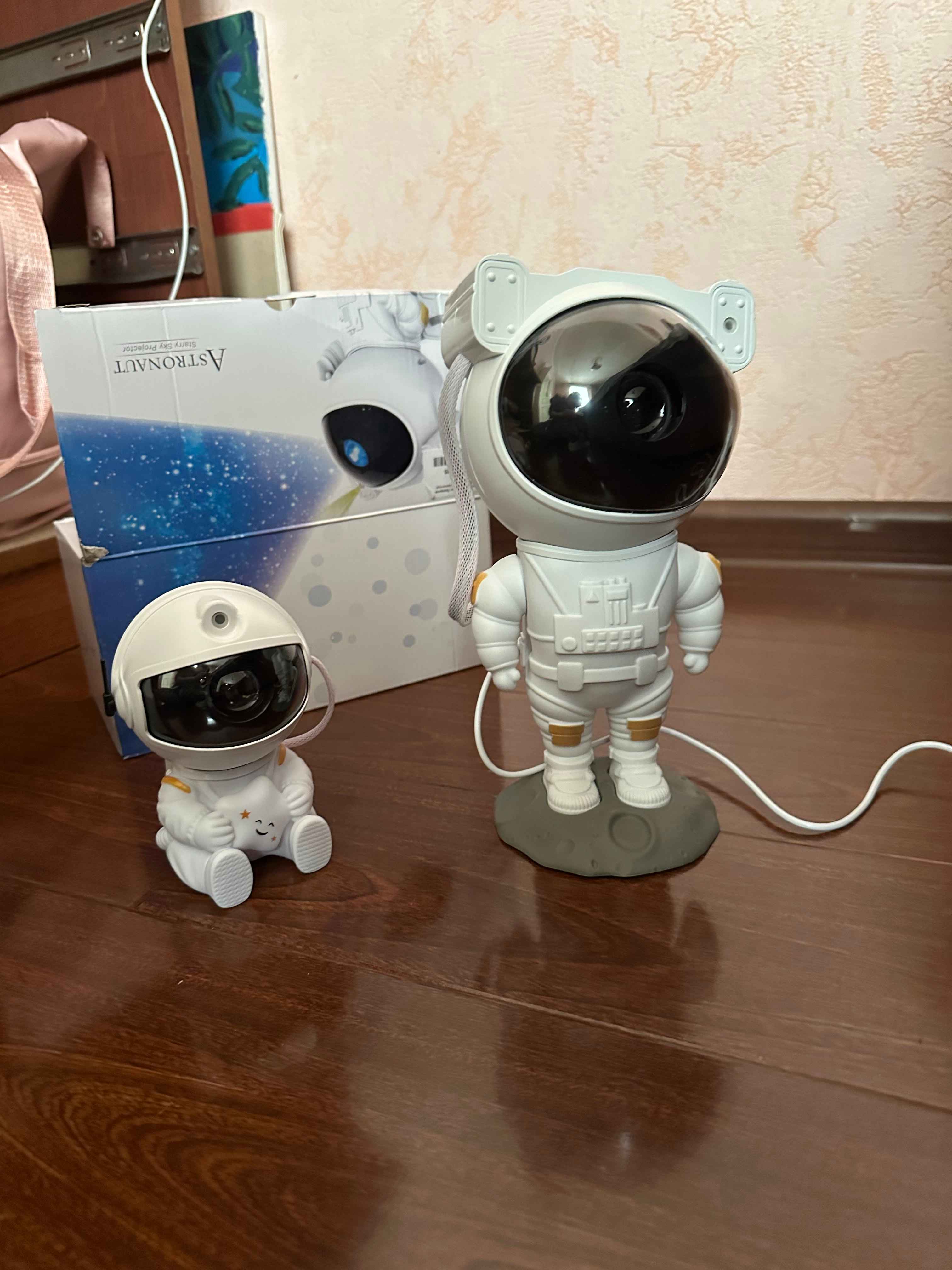 Ночник проектор Звездное небо "Космонавт" с пультом LED, лазерный проектор звездного неба